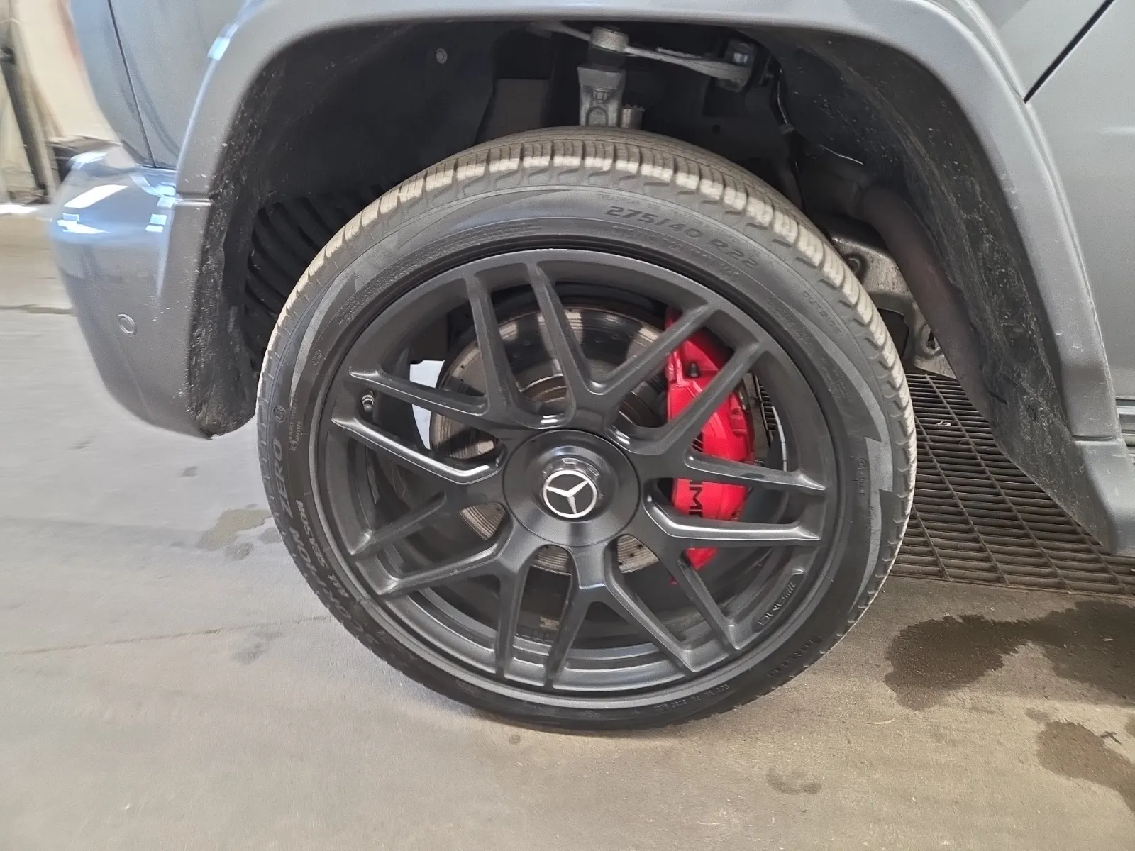 Front driver wheel/tire photo