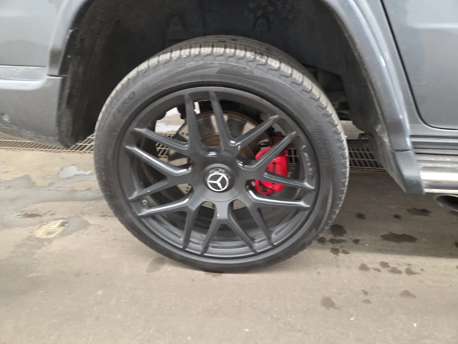 Right Rear Wheel/Tire Photo