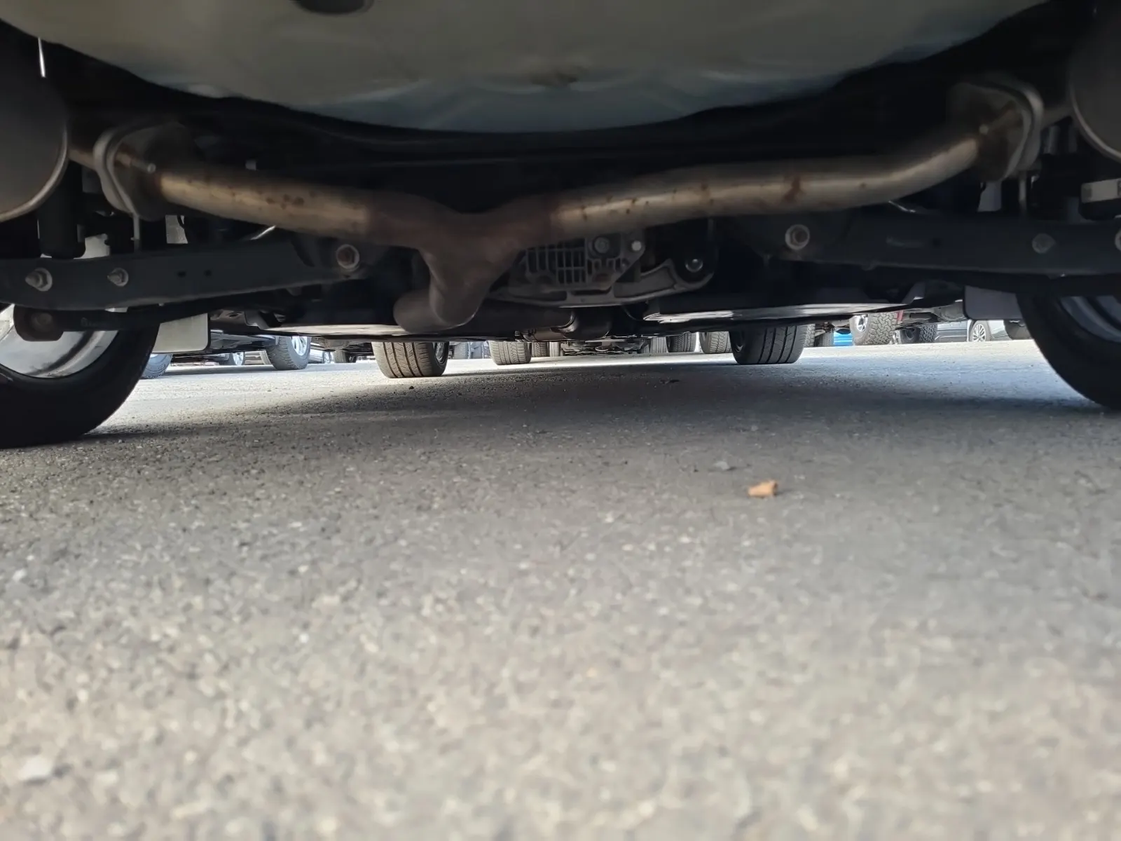 Undercarriage - Rear Photo