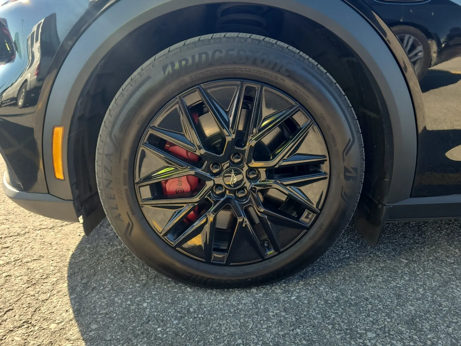 Front driver wheel/tire photo
