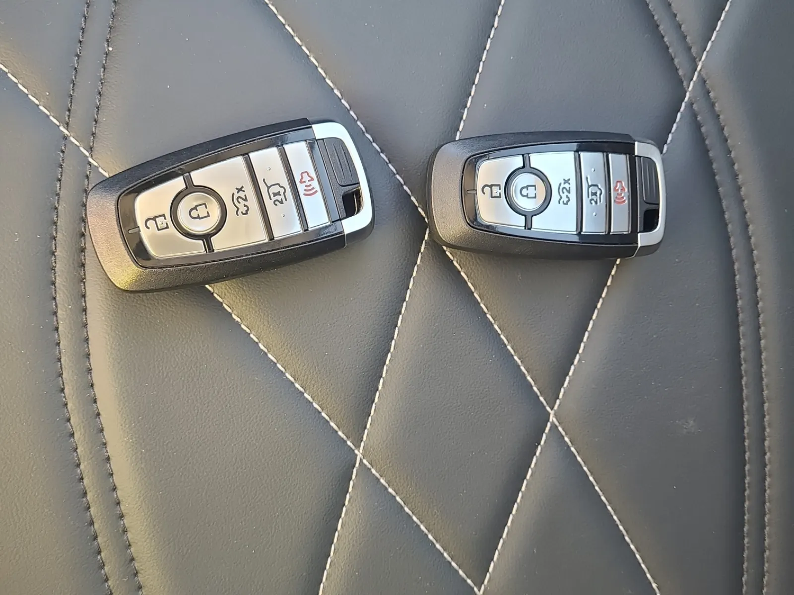 Keys/Fobs/Manual Photo