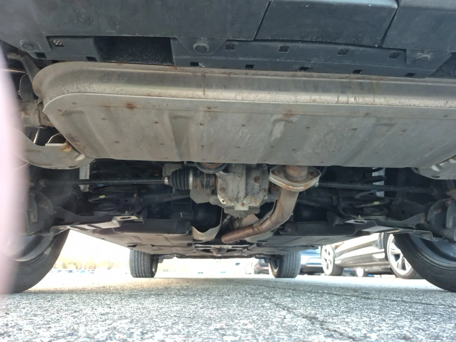 Undercarriage - Rear Photo