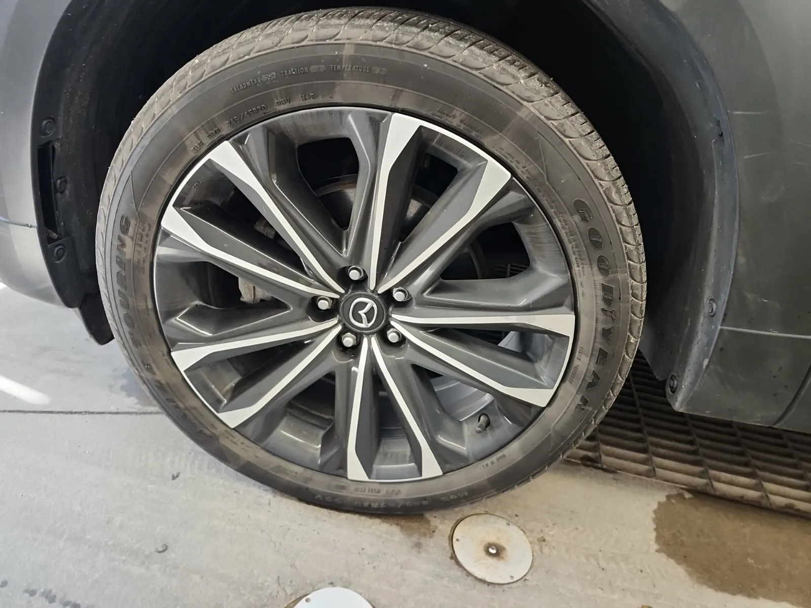 Front driver wheel/tire photo