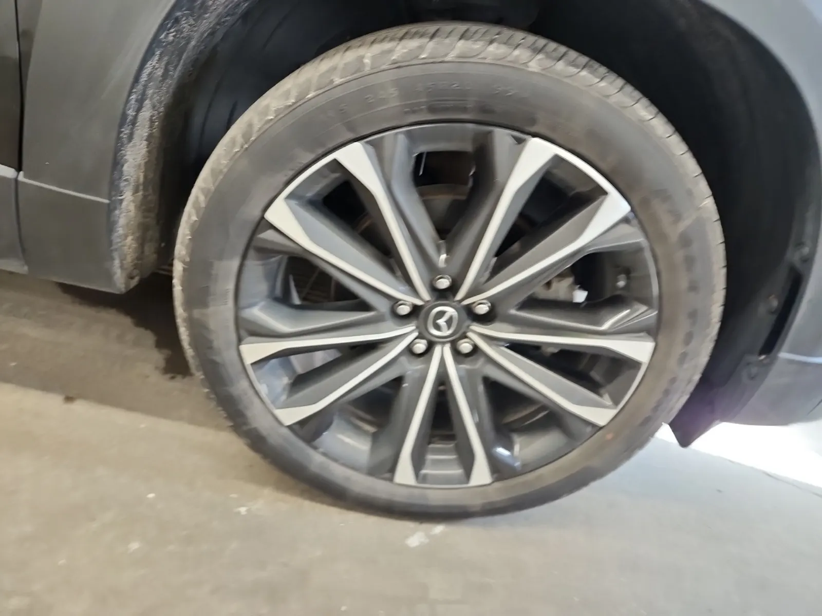 Right Front Wheel/Tire Photo