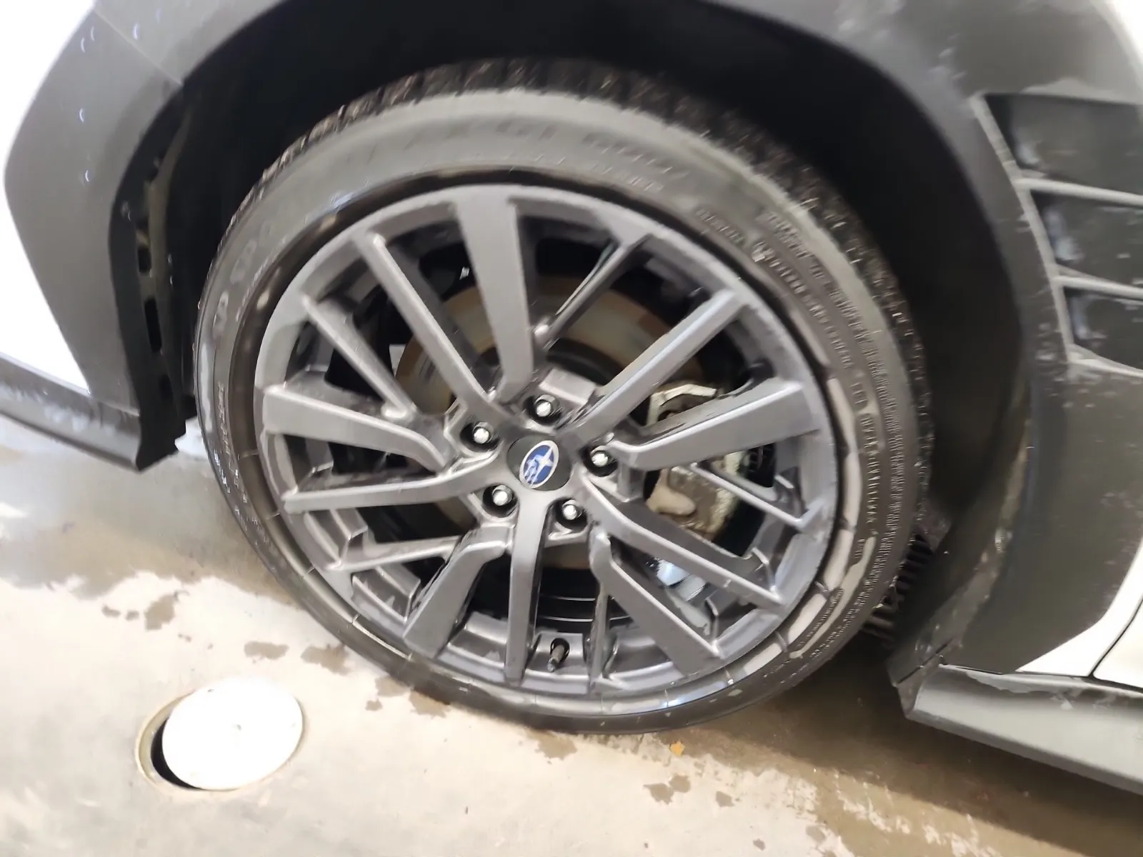 Front driver wheel/tire photo