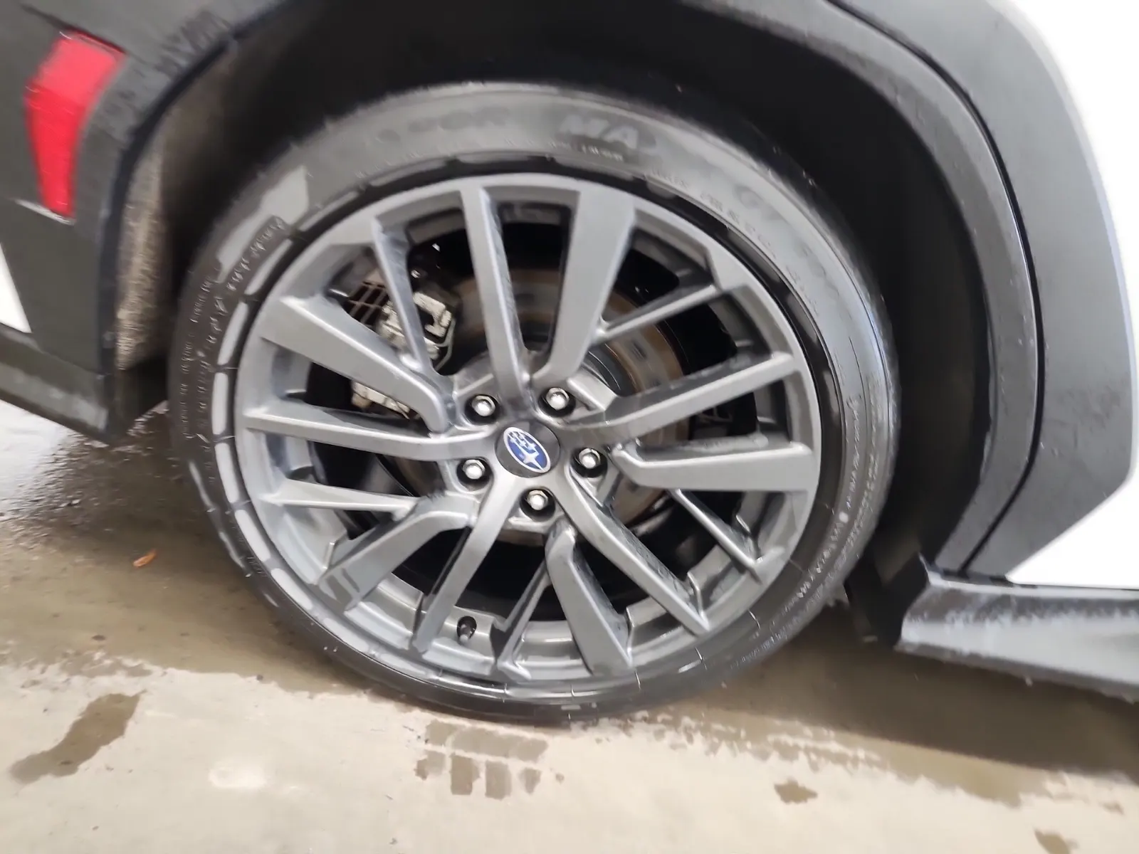Right Rear Wheel/Tire Photo