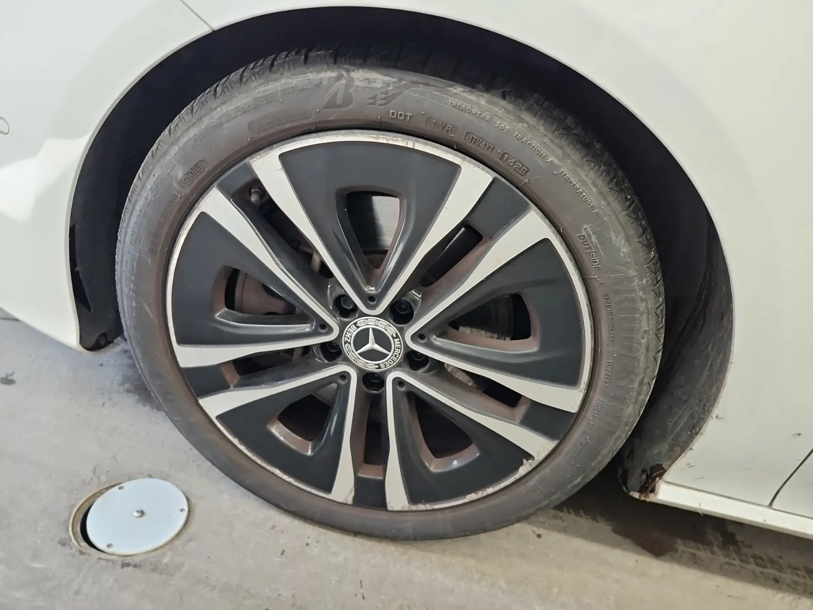 Front driver wheel/tire photo