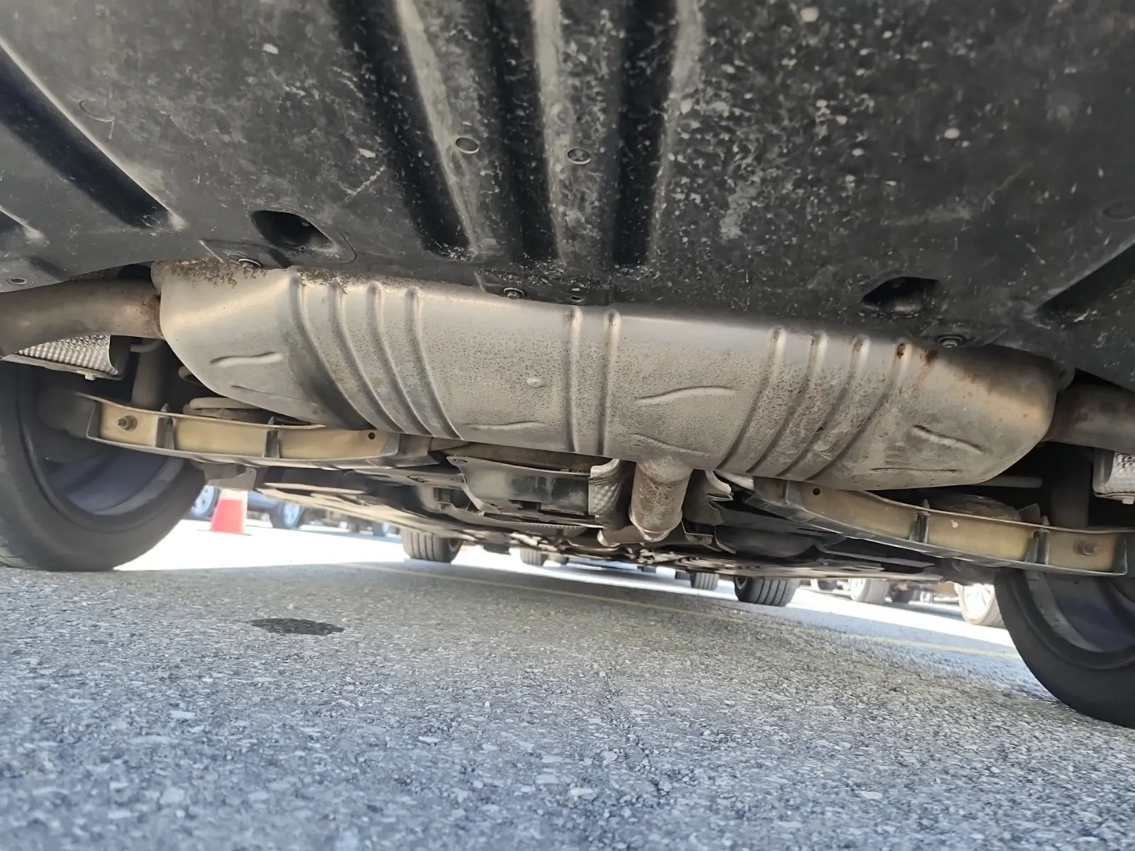 Undercarriage - Rear Photo