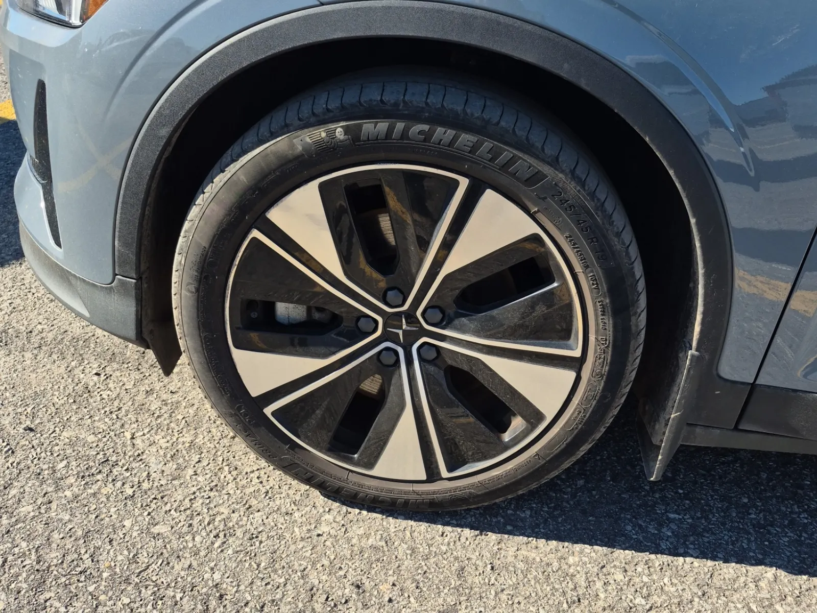 Front driver wheel/tire photo