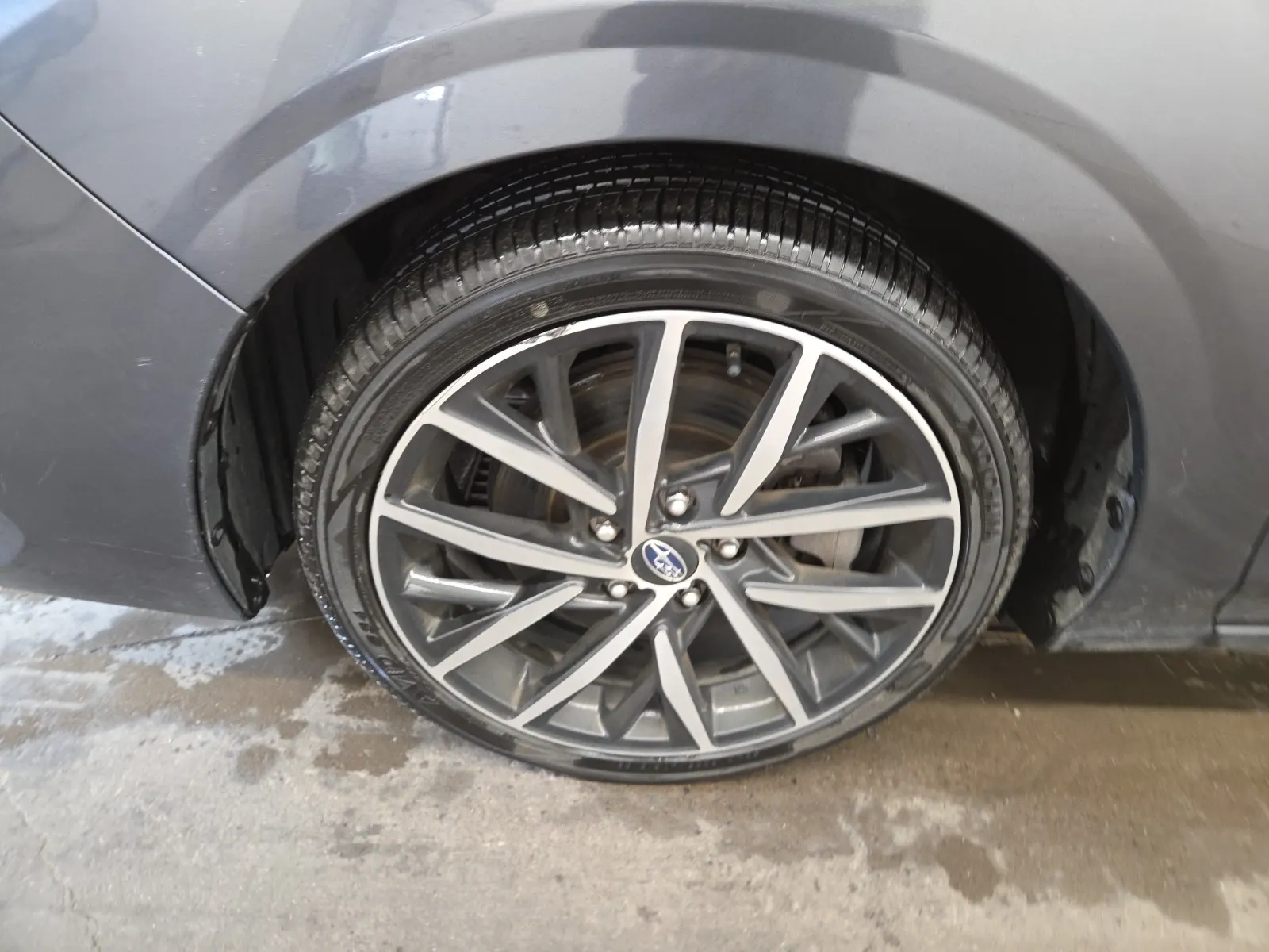 Front driver wheel/tire photo