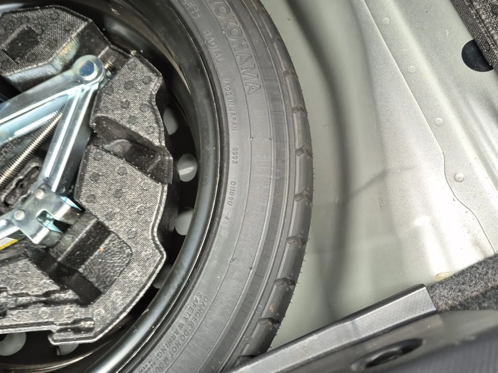 Spare Tire & Wheel Photo