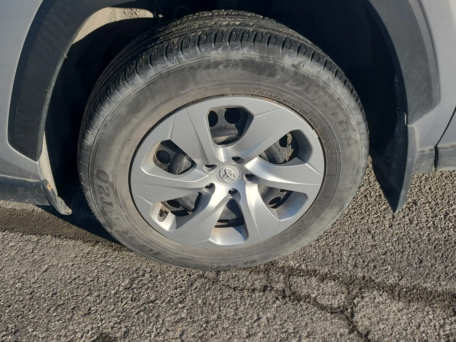 Front driver wheel/tire photo