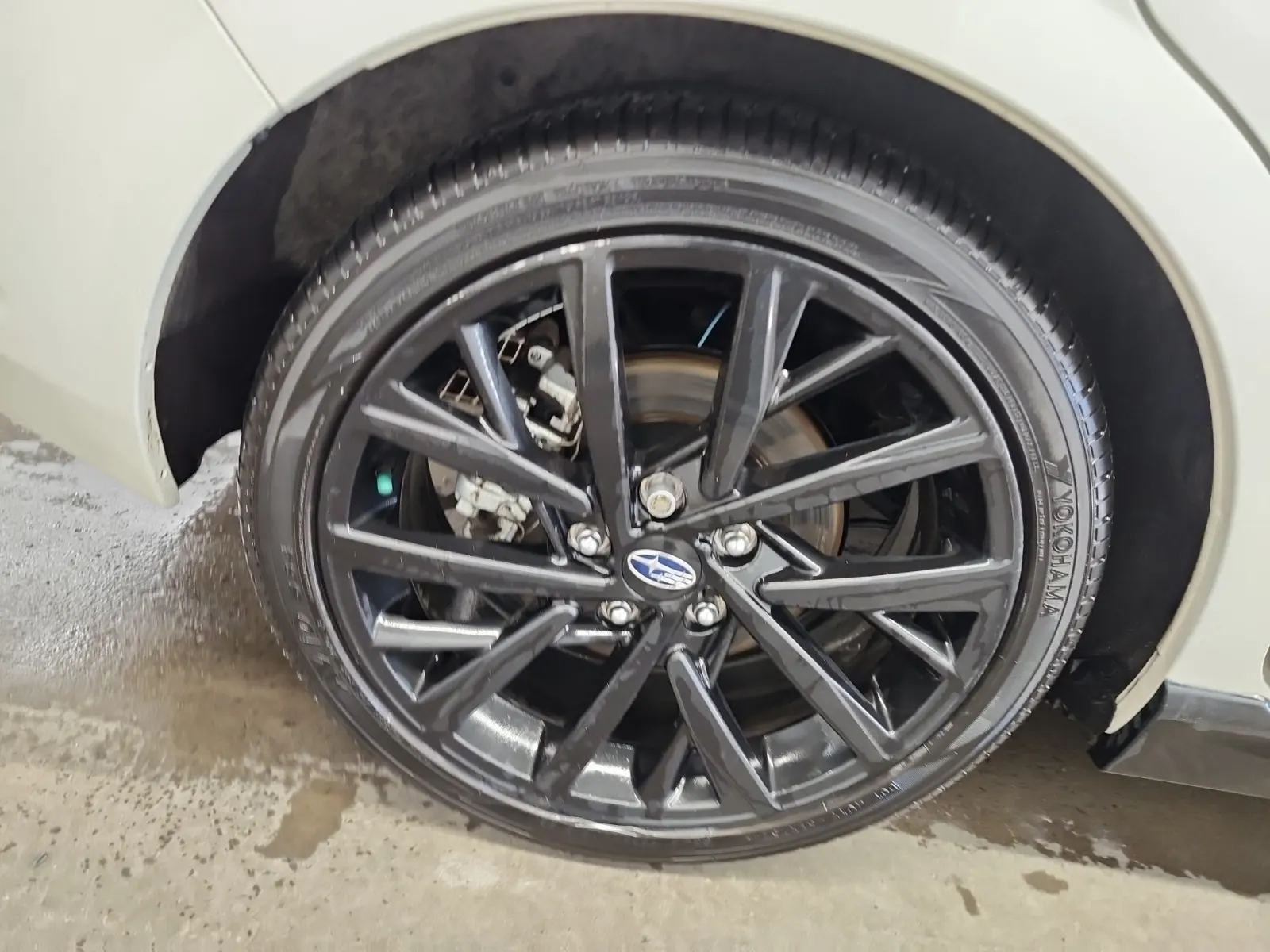 Right Rear Wheel/Tire Photo