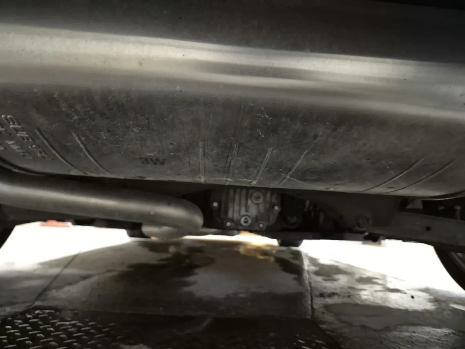 Undercarriage - Rear Photo
