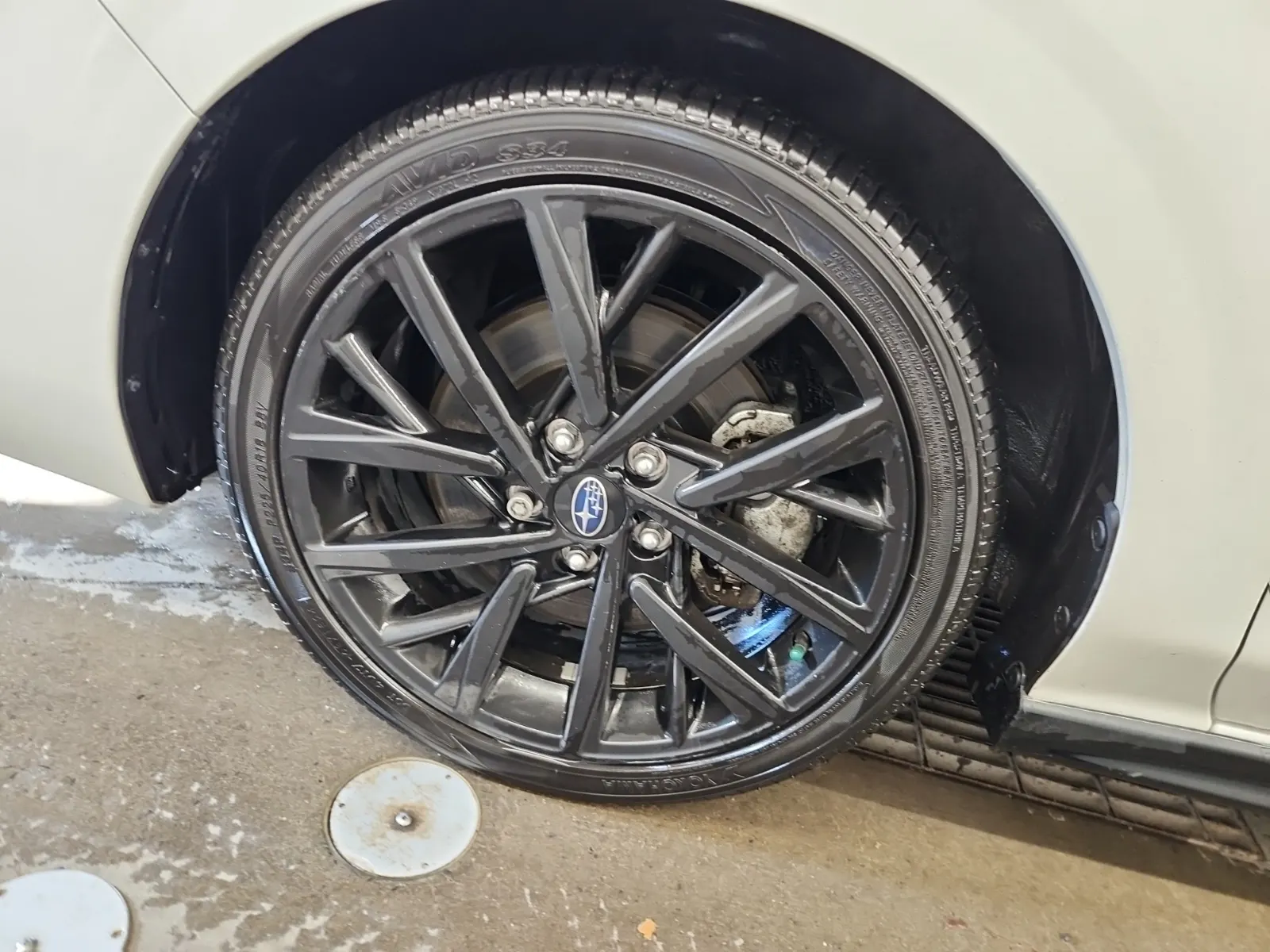 Front driver wheel/tire photo