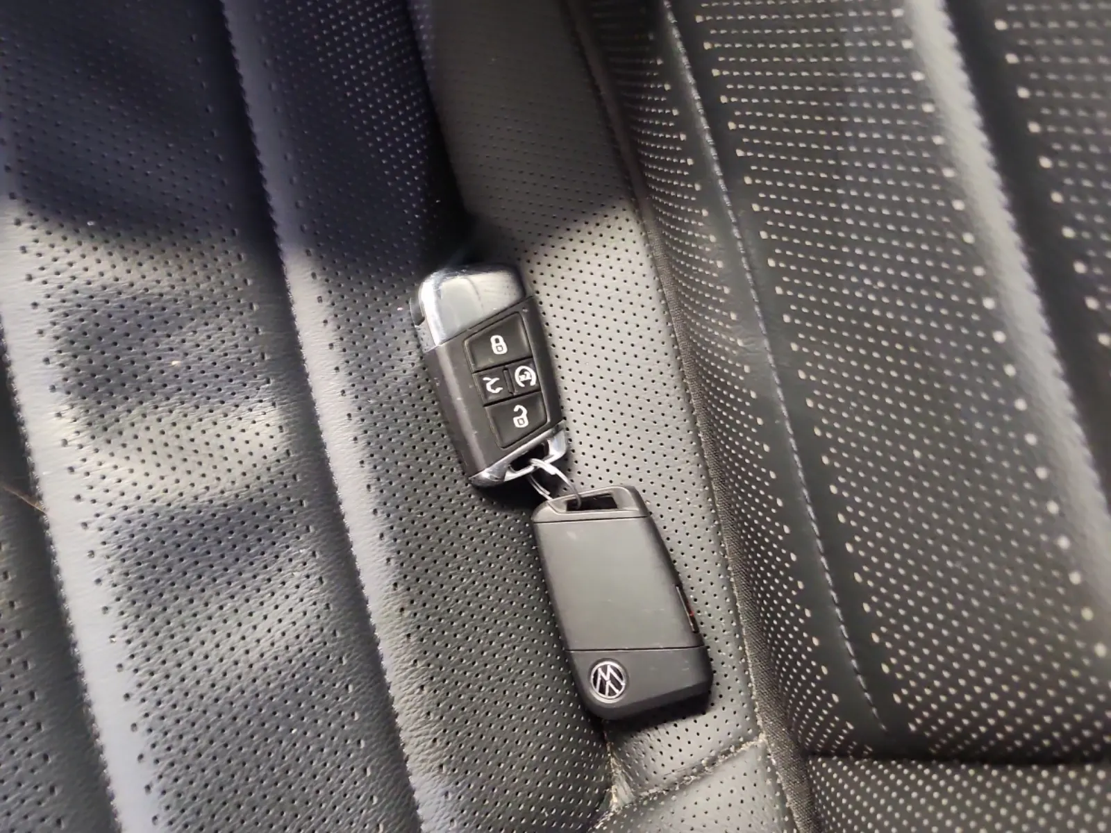 Keys/Fobs/Manual Photo