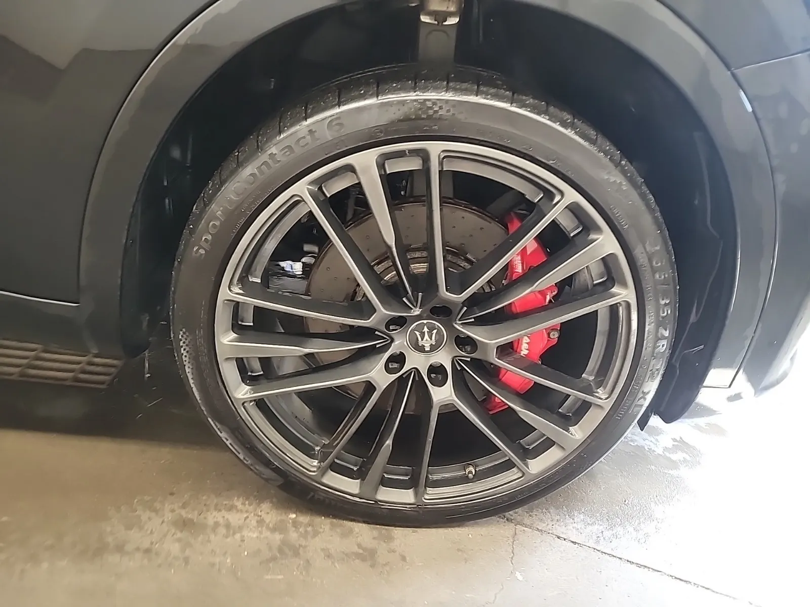 Right Front Wheel/Tire Photo