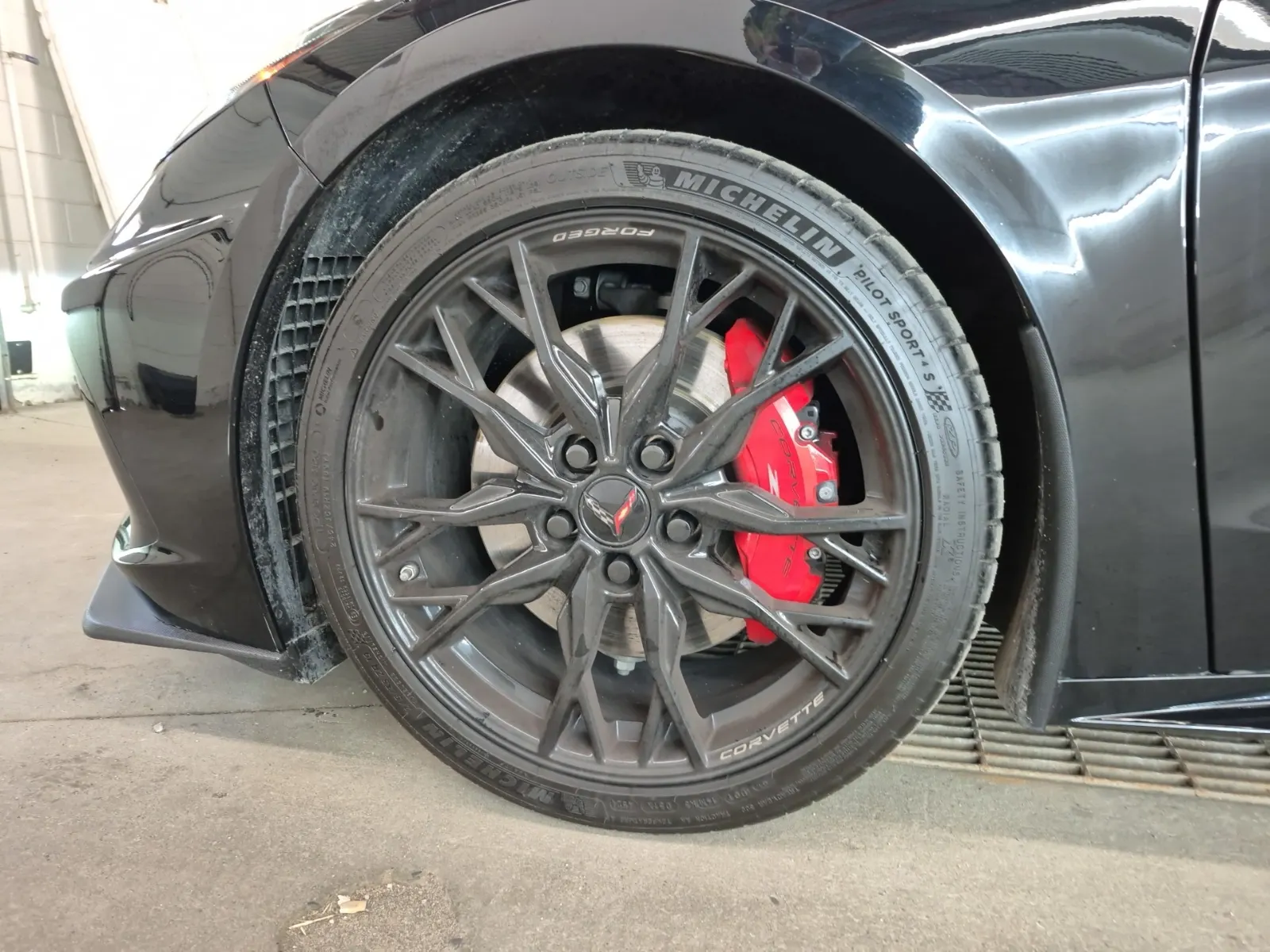 Front driver wheel/tire photo