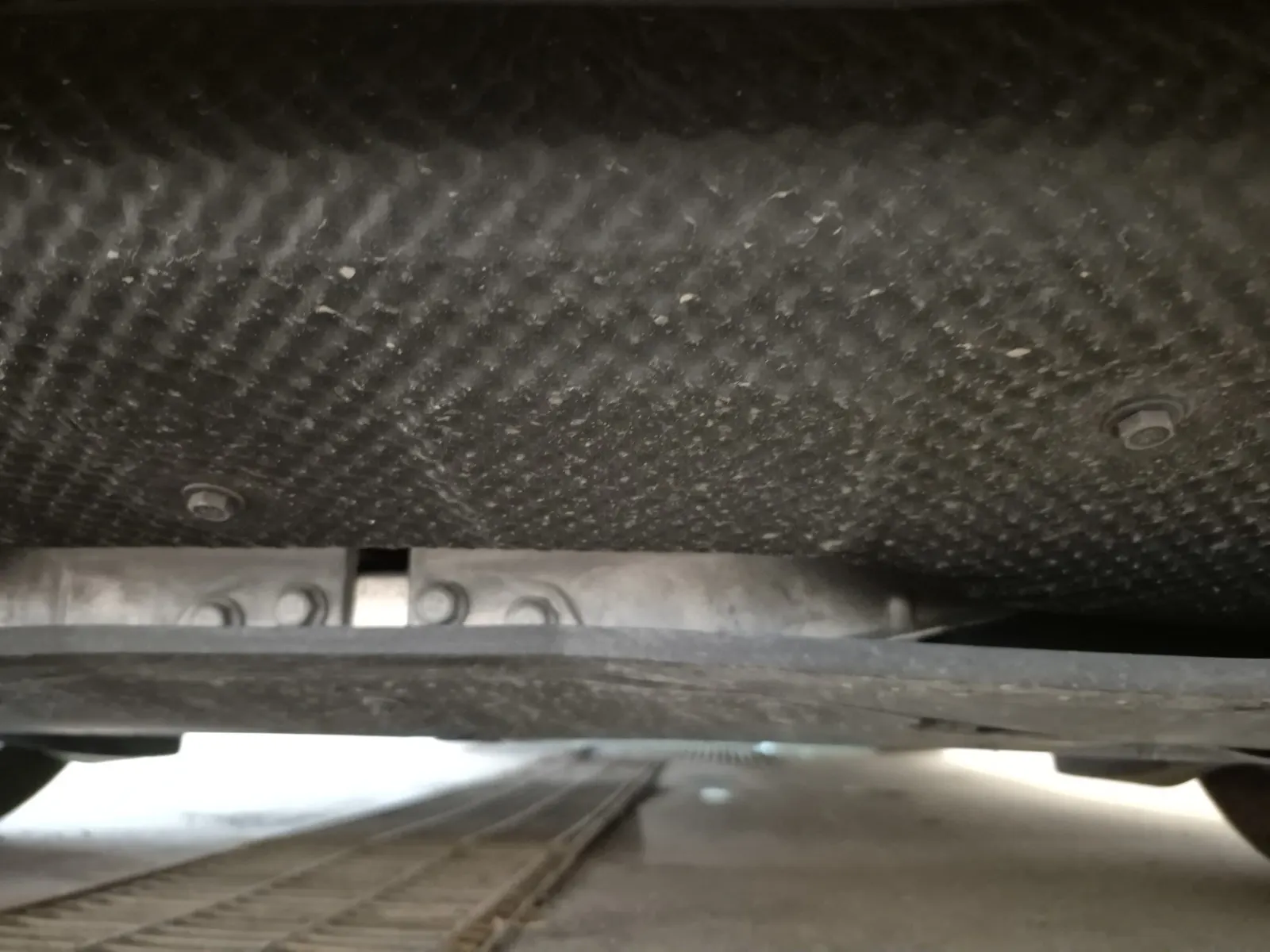 Undercarriage - Rear Photo