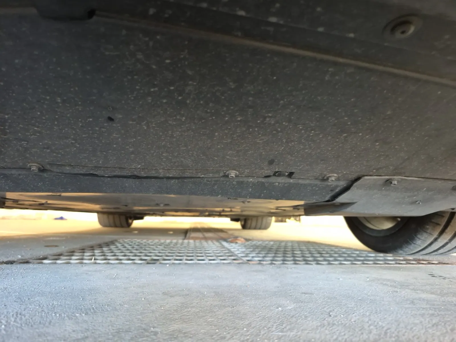 Undercarriage - Front Photo