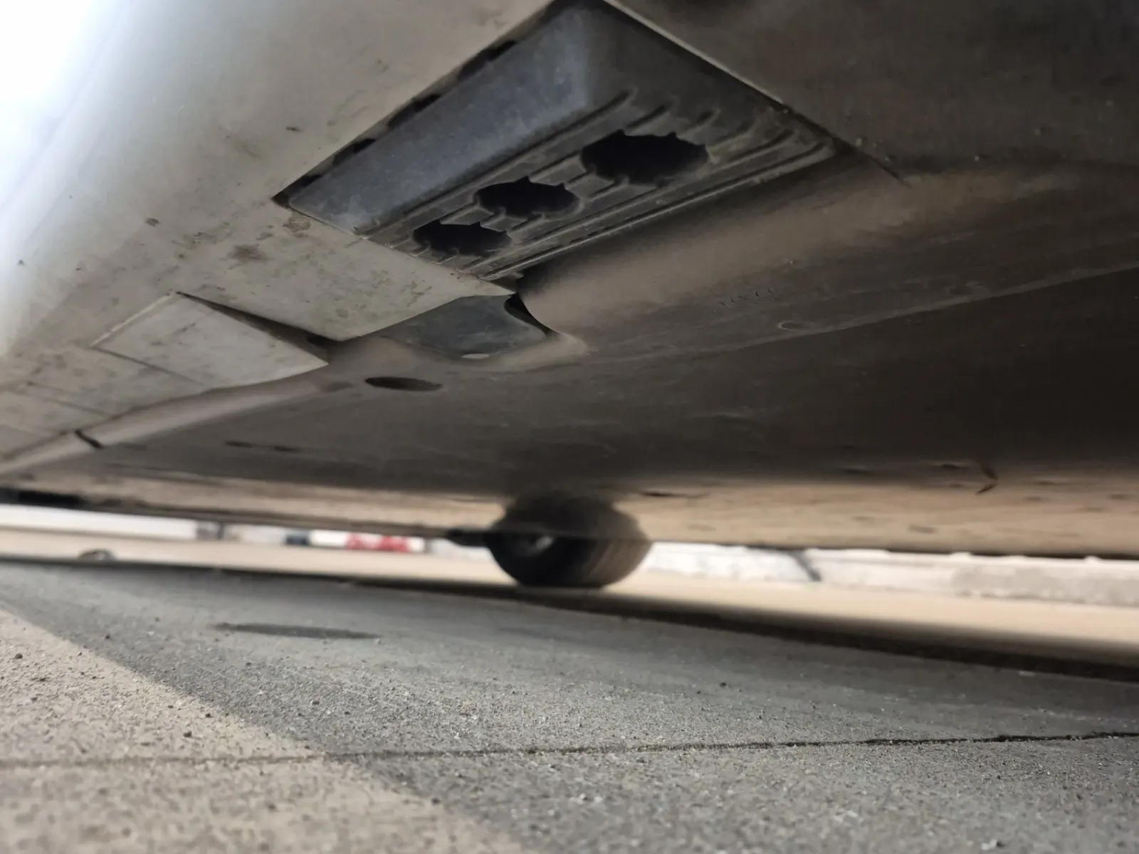 Undercarriage - Driver Photo