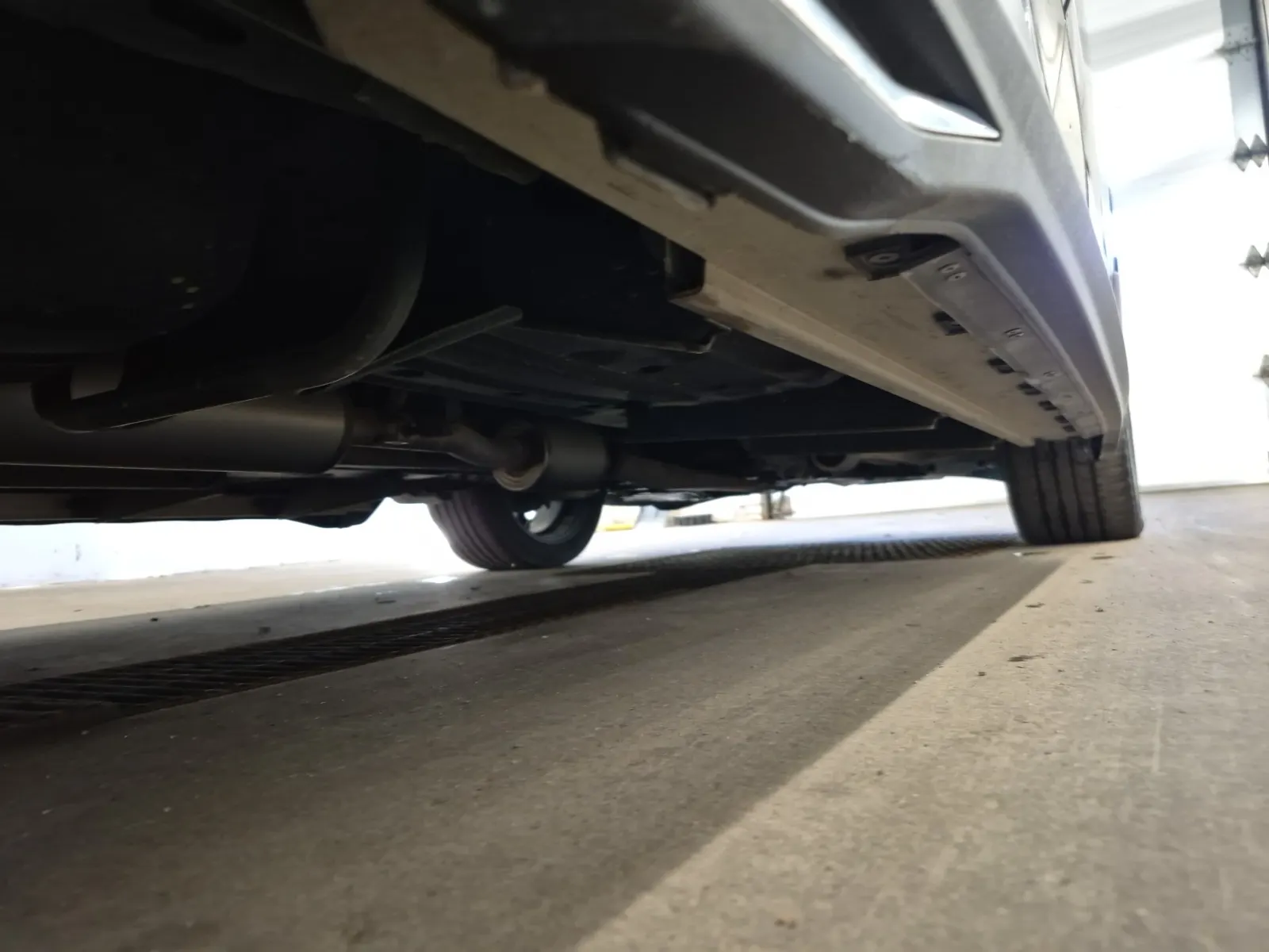 Undercarriage - Passenger Photo