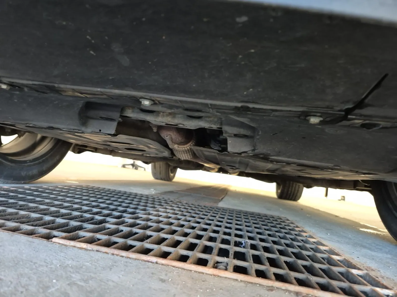 Undercarriage - Front Photo