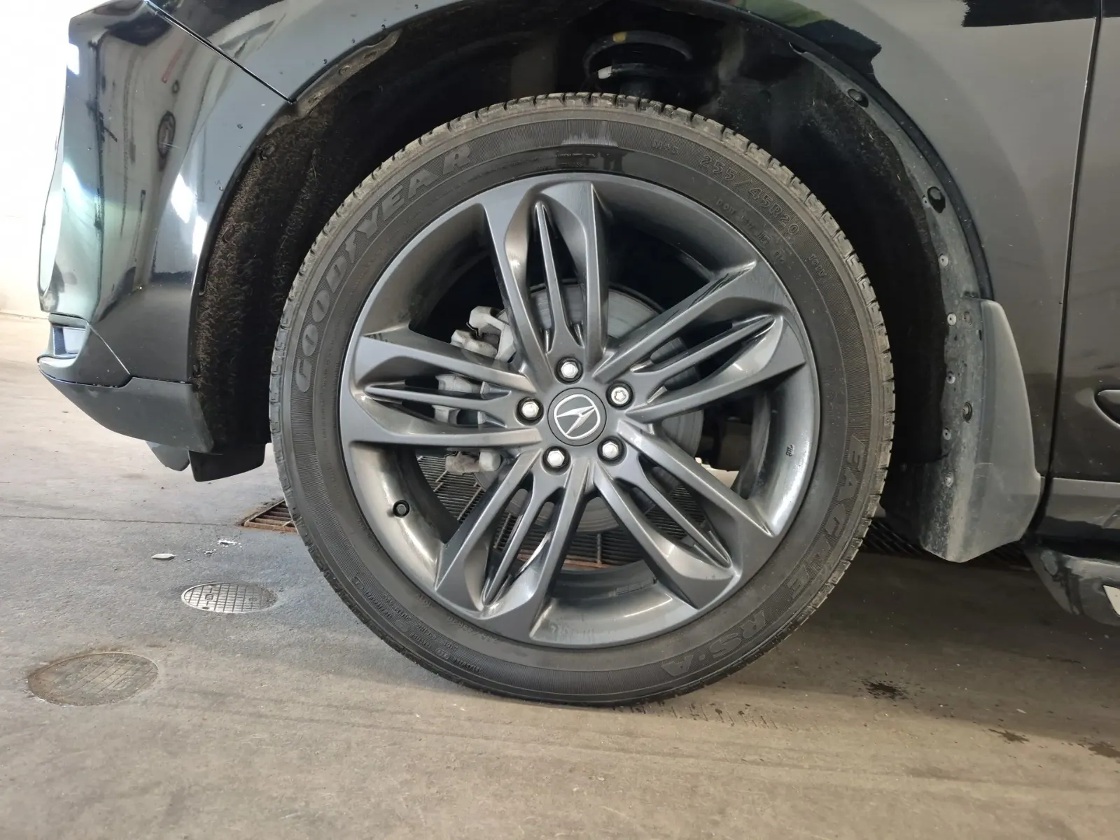 Front driver wheel/tire photo