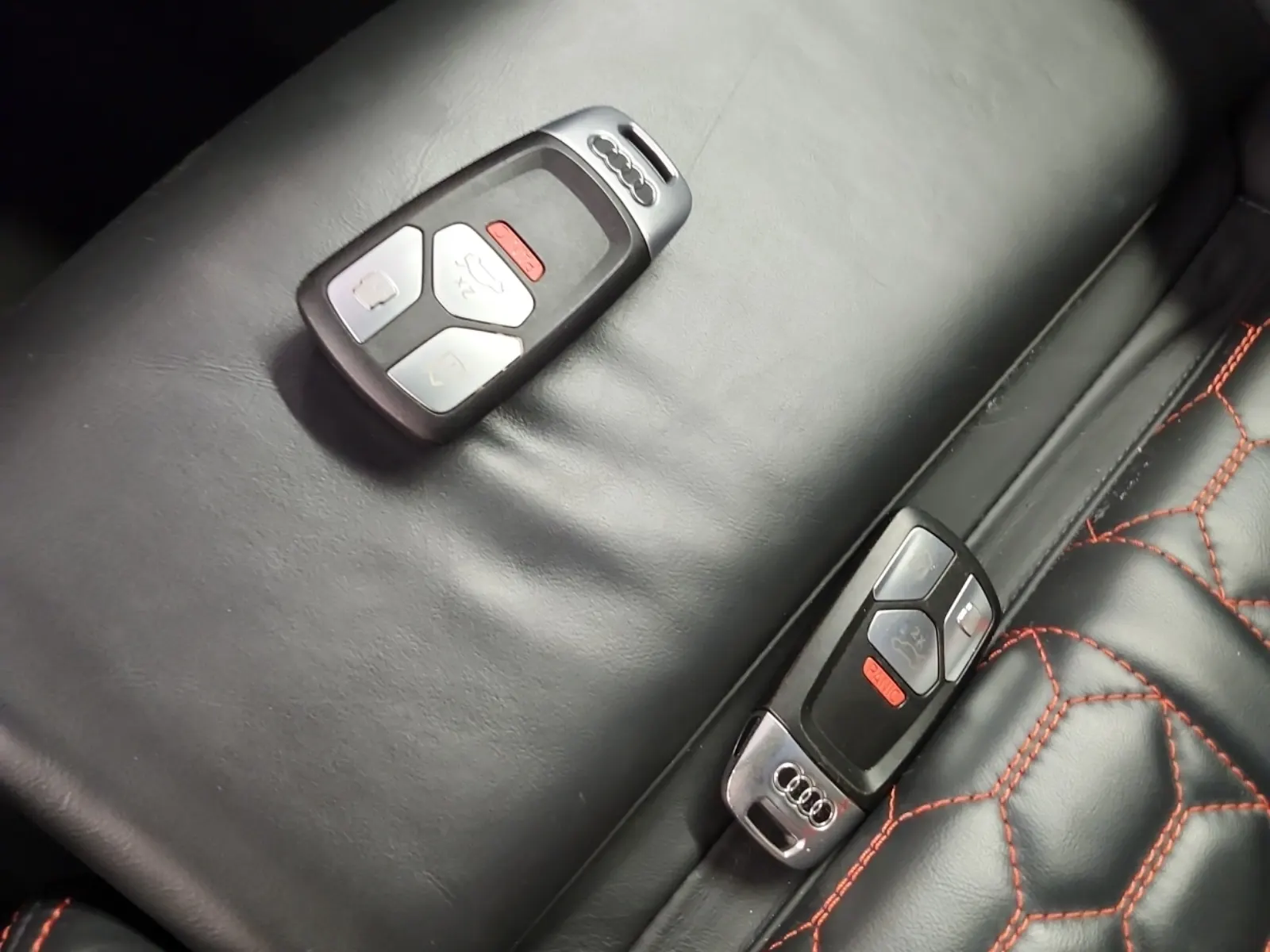 Keys/Fobs/Manual Photo