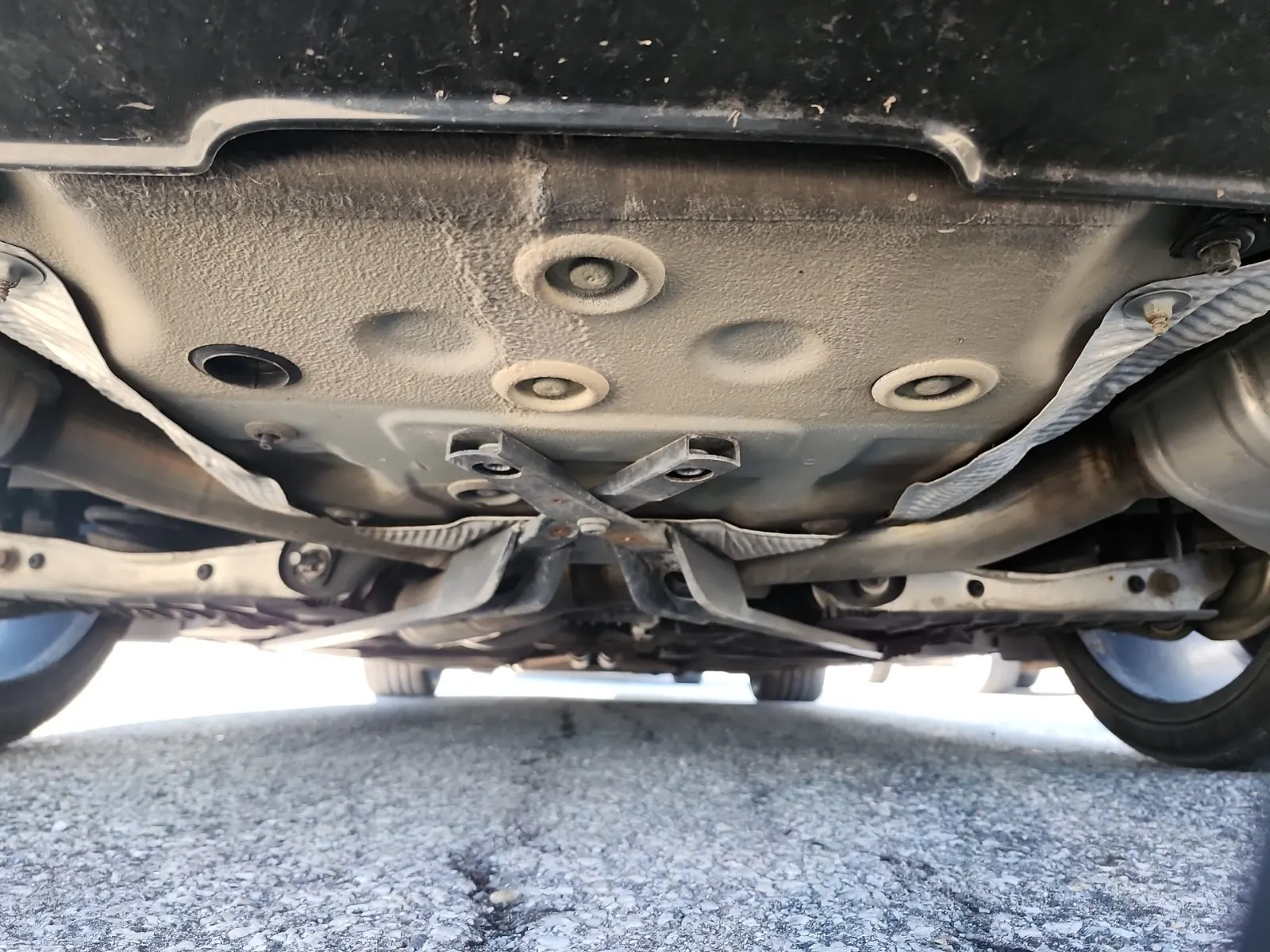 Undercarriage - Rear Photo