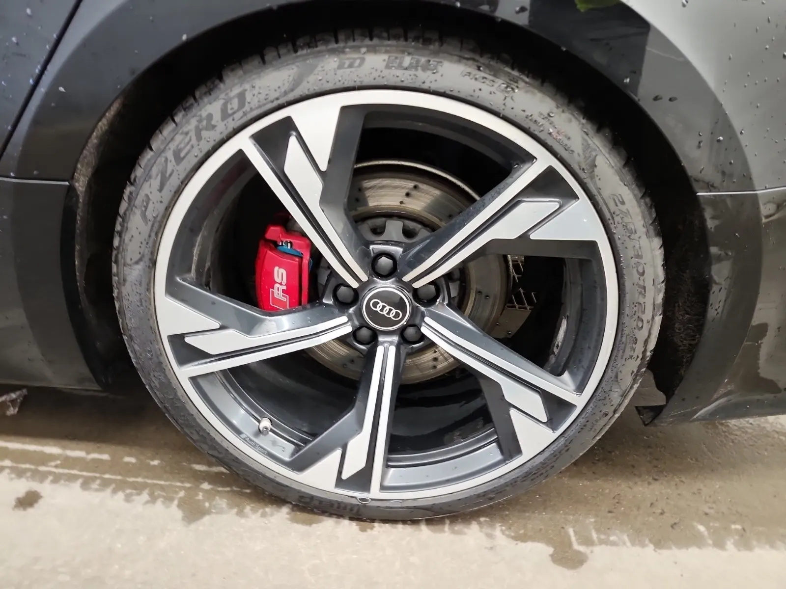 Left Rear Wheel/Tire Photo