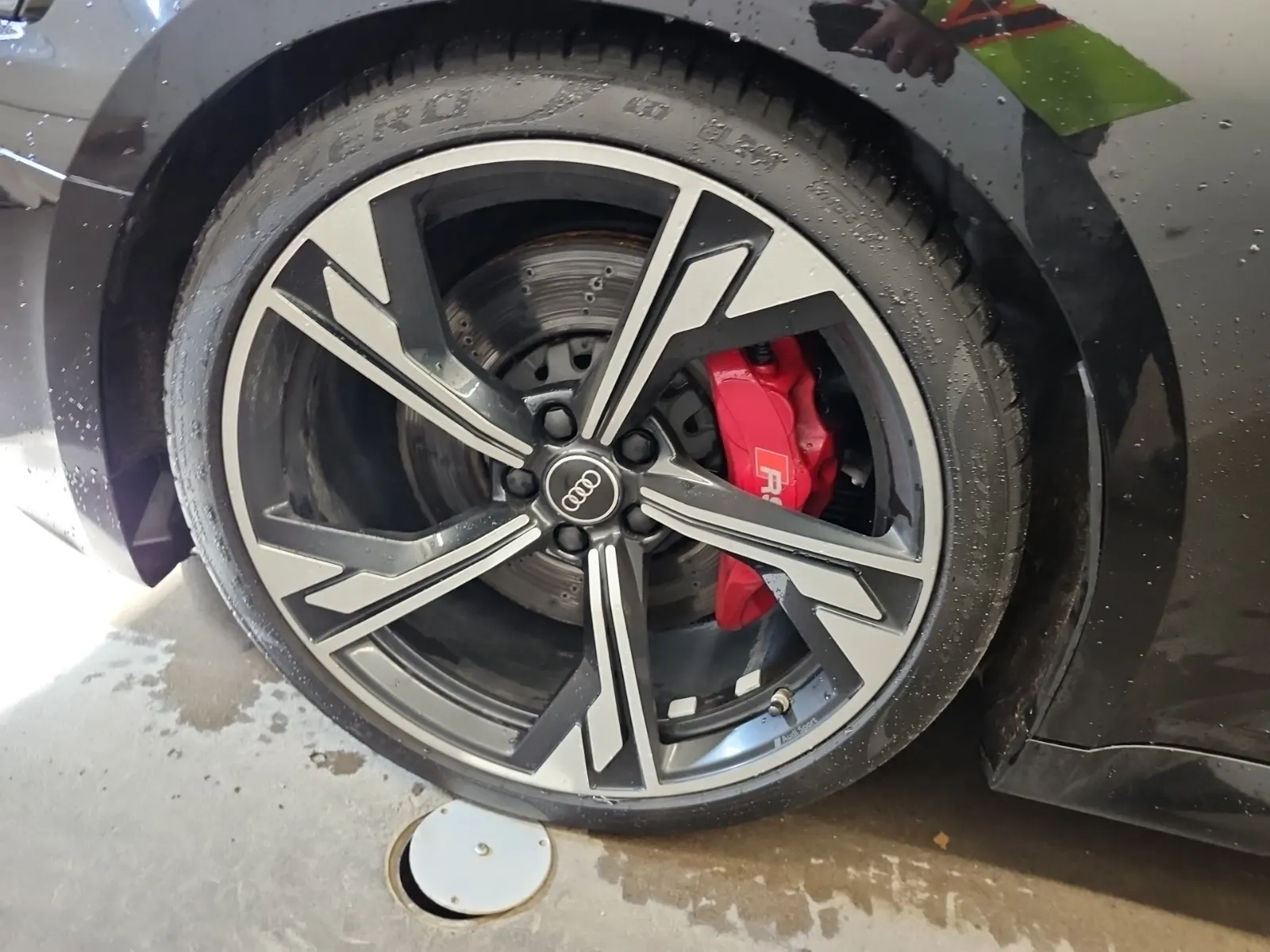 Front driver wheel/tire photo