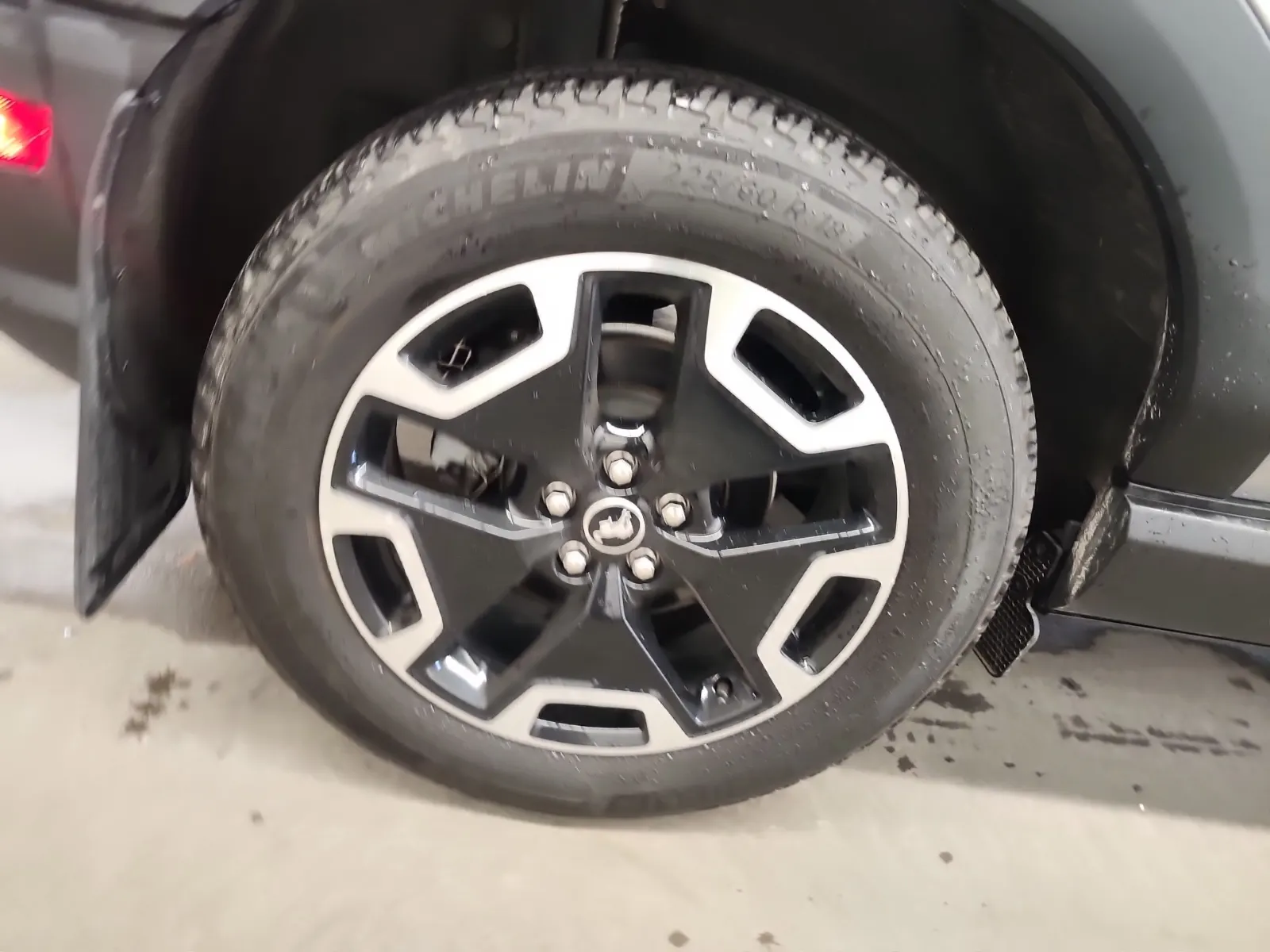 Right Rear Wheel/Tire Photo