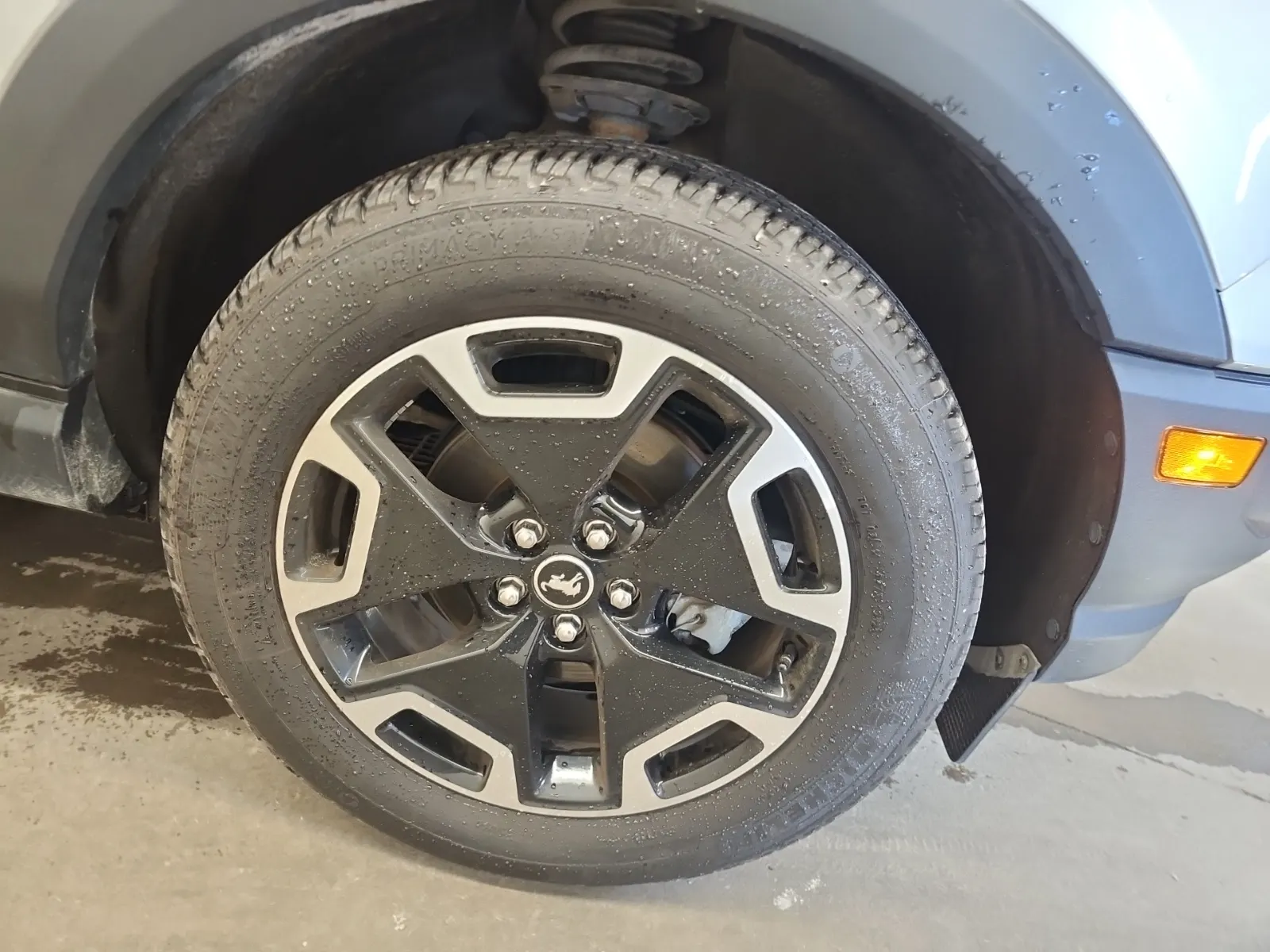 Right Front Wheel/Tire Photo