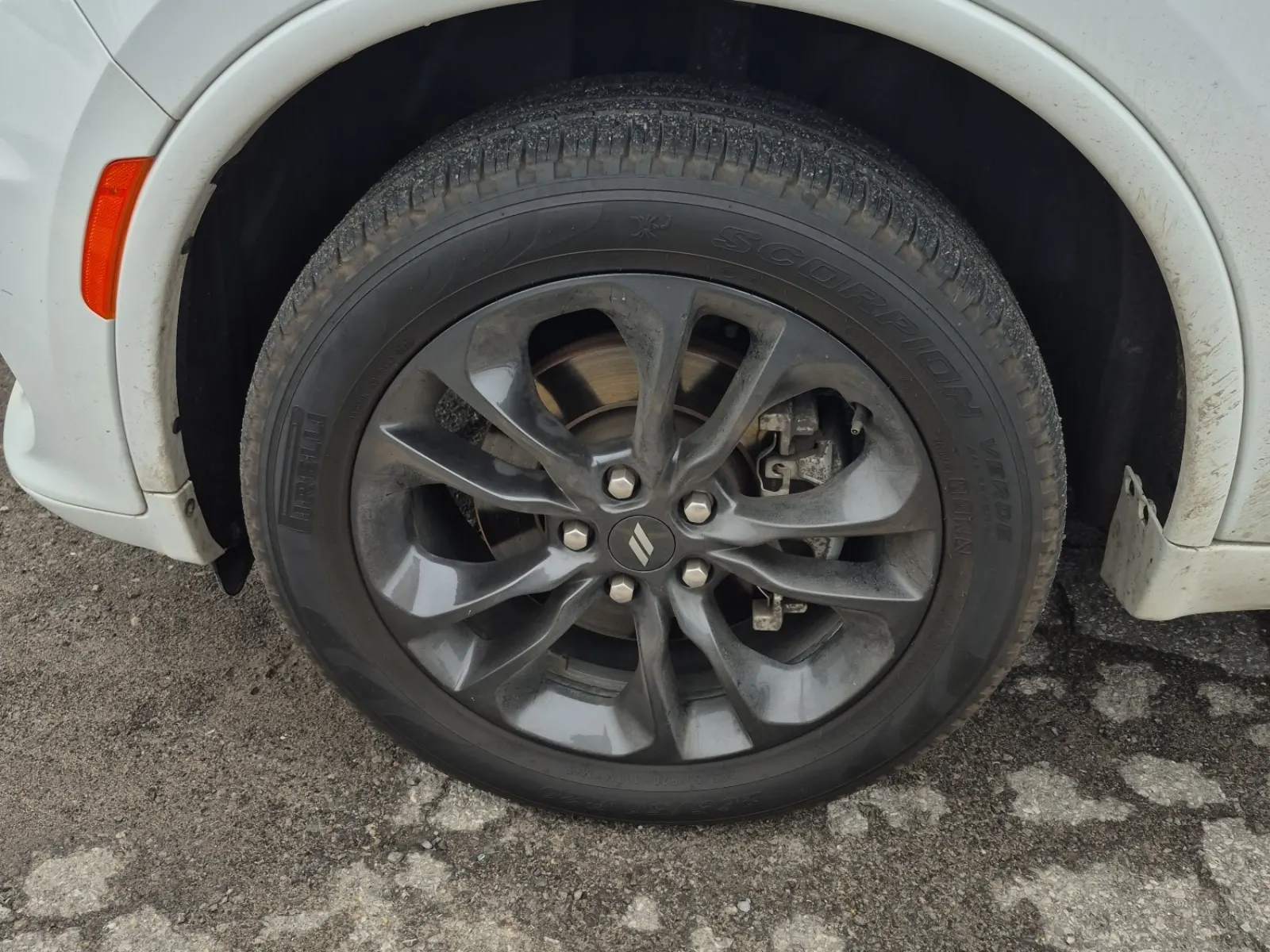 Front driver wheel/tire photo