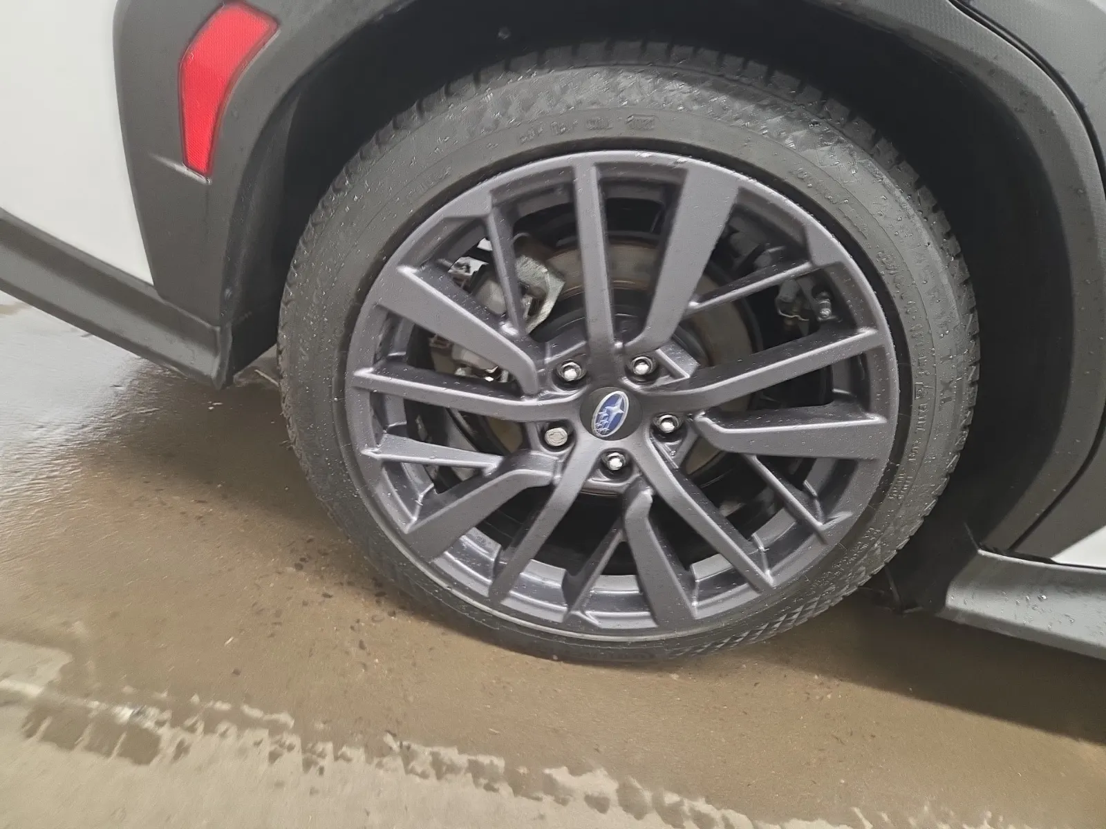 Right Rear Wheel/Tire Photo