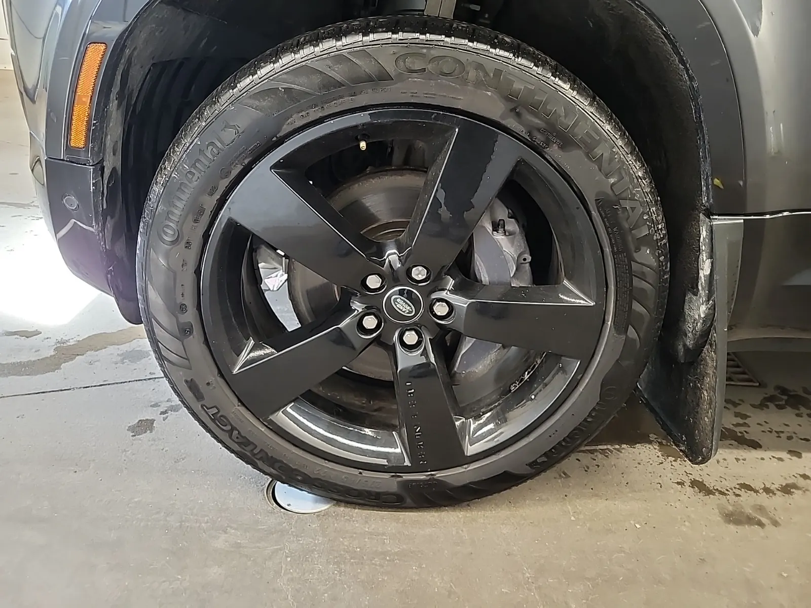 Front driver wheel/tire photo