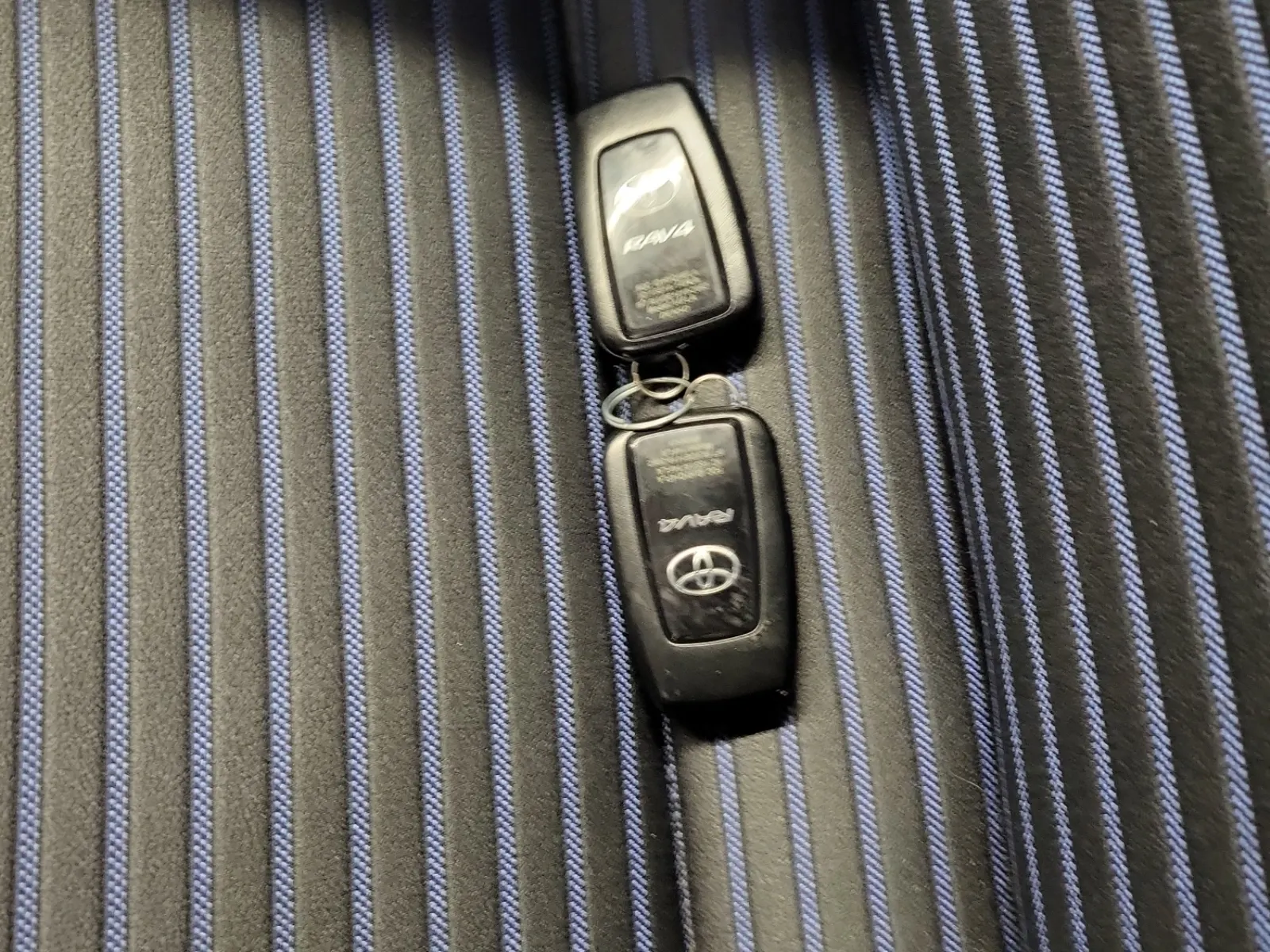 Keys/Fobs/Manual Photo
