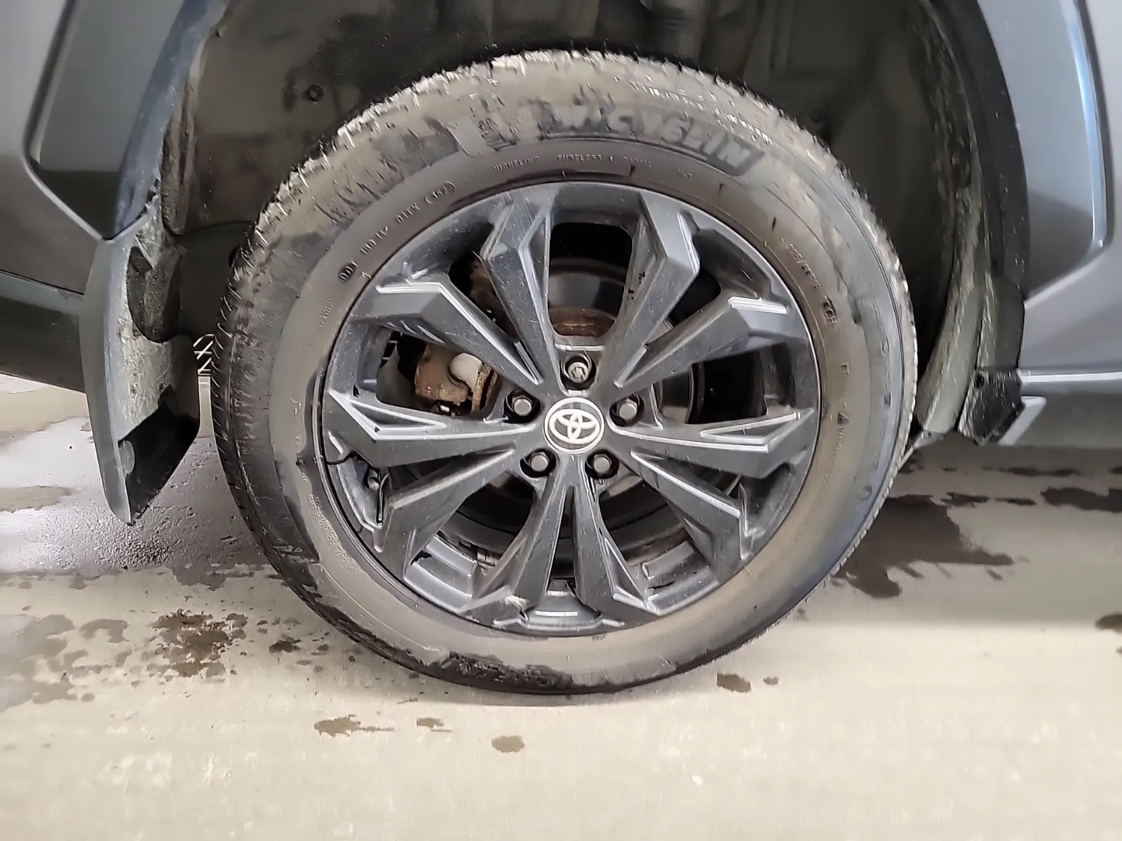Right Rear Wheel/Tire Photo