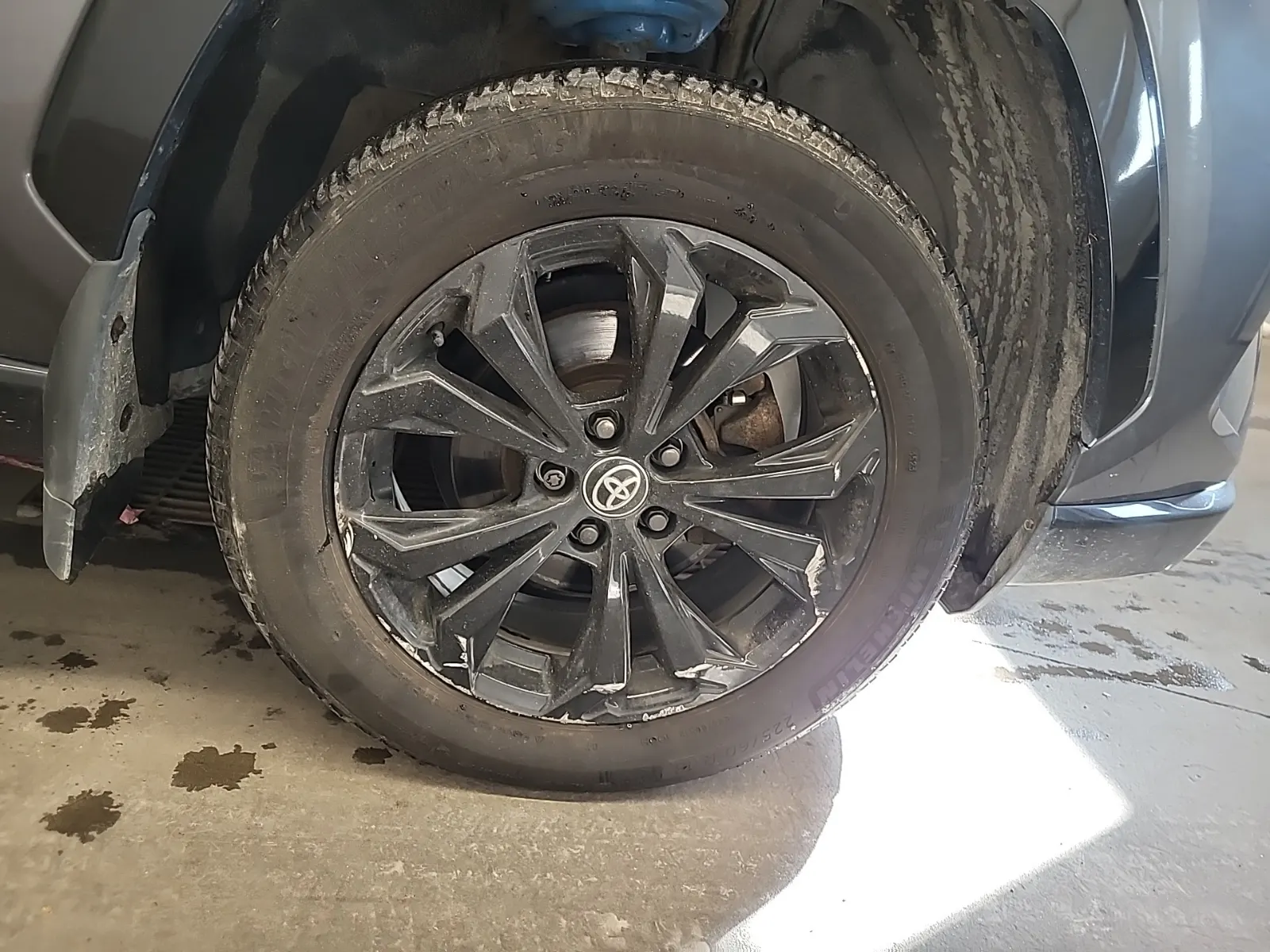 Right Front Wheel/Tire Photo
