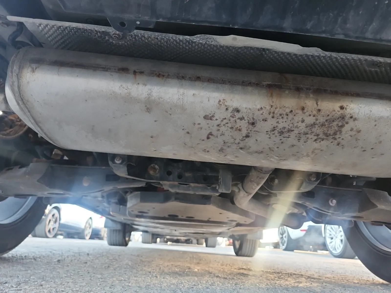Undercarriage - Rear Photo
