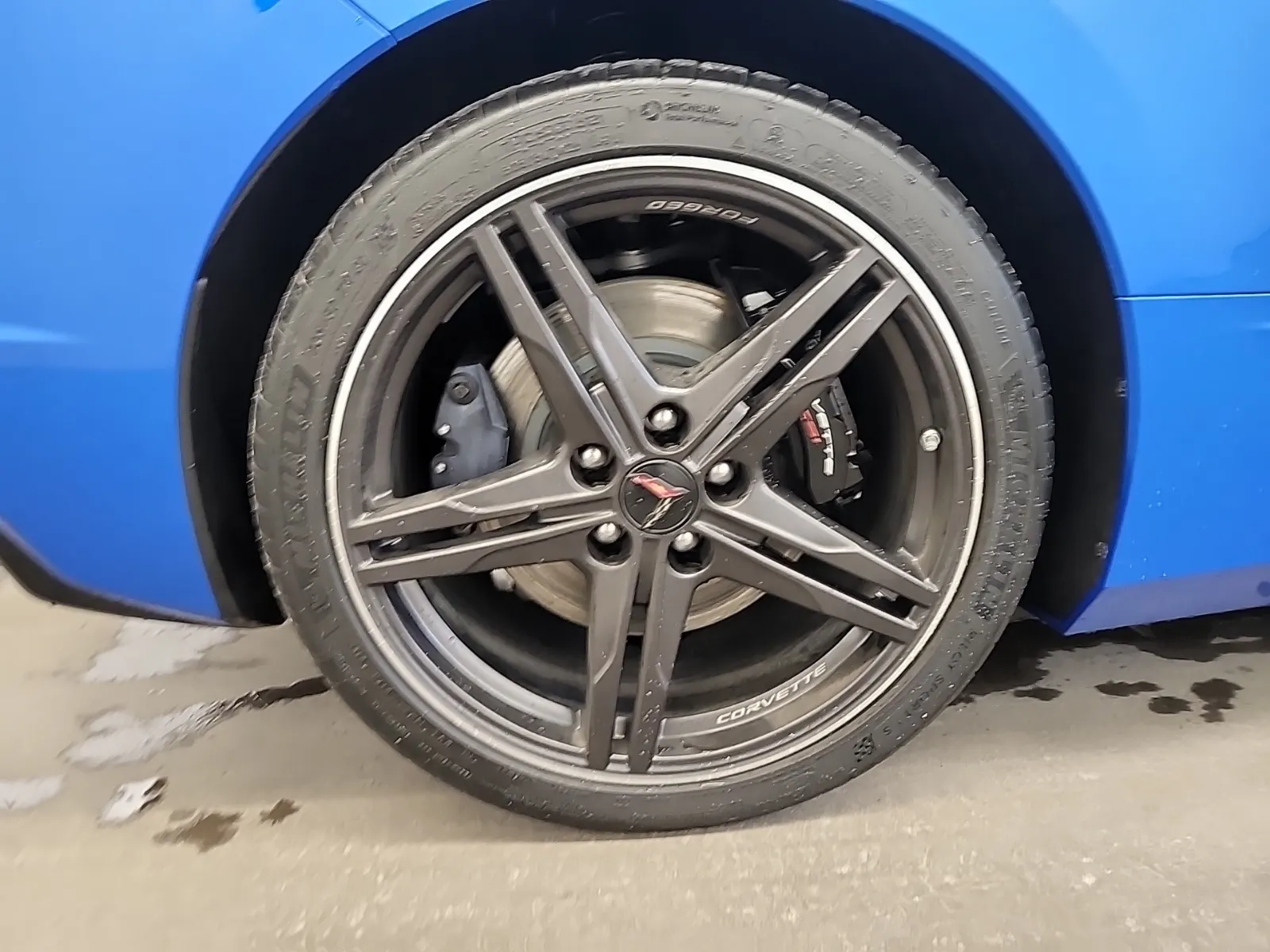 Right Rear Wheel/Tire Photo