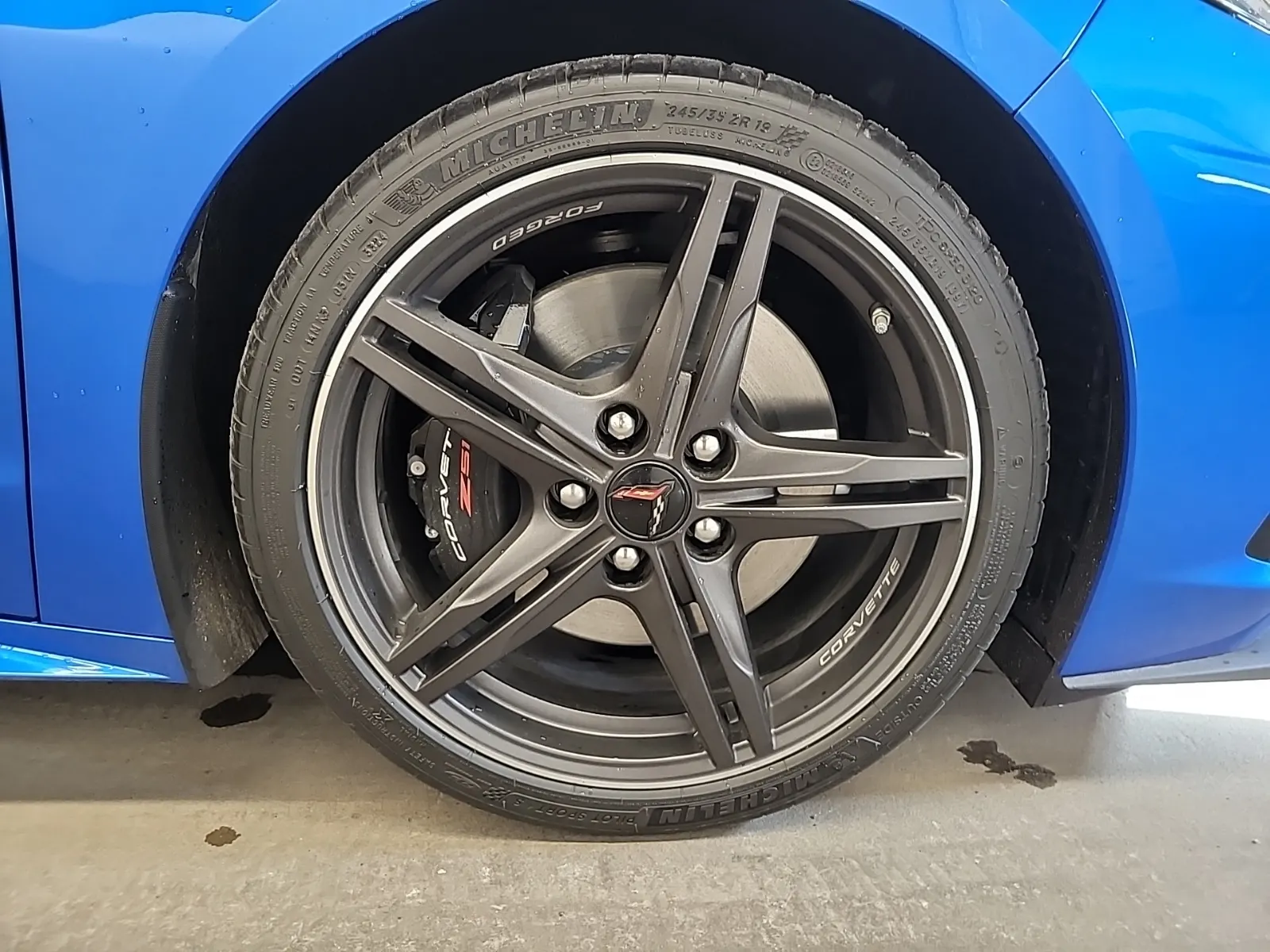 Right Front Wheel/Tire Photo