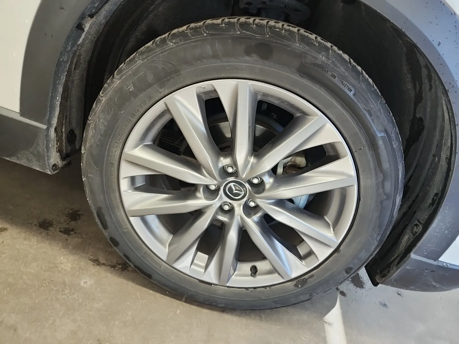 Right Front Wheel/Tire Photo