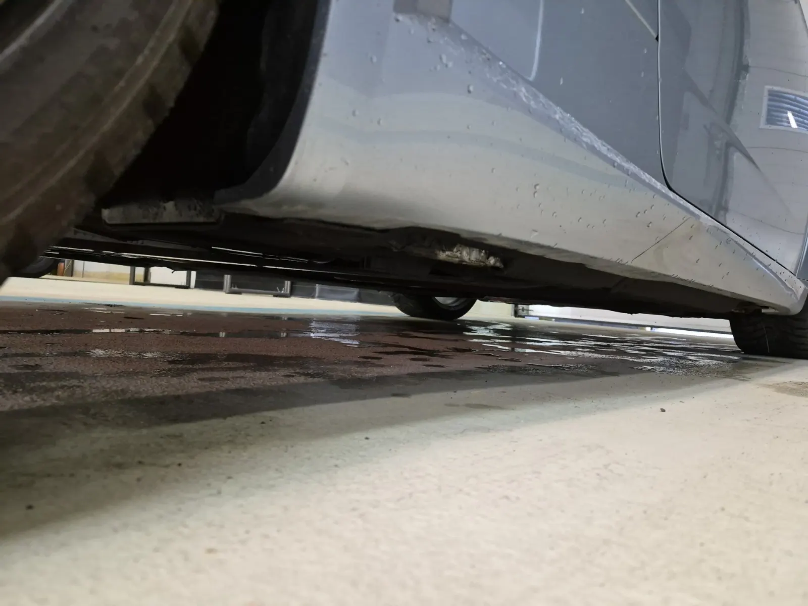 Undercarriage - Passenger Photo