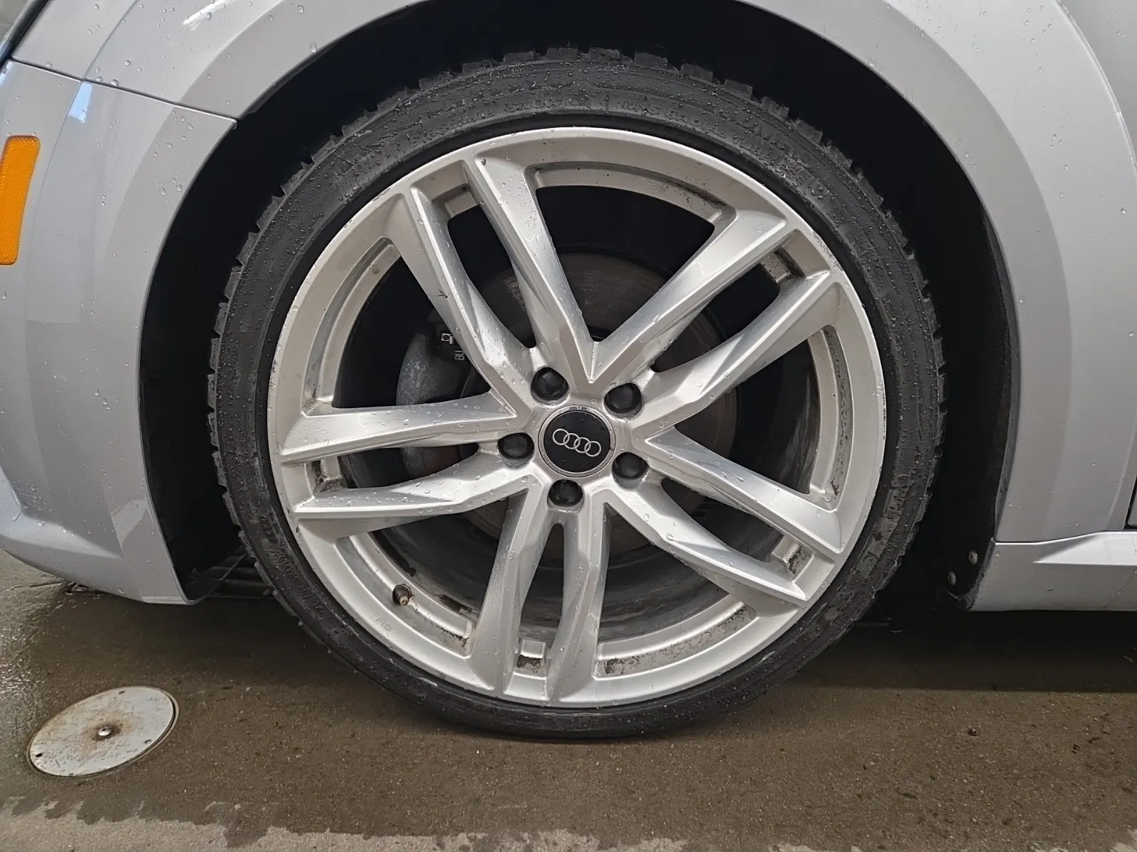 Front driver wheel/tire photo