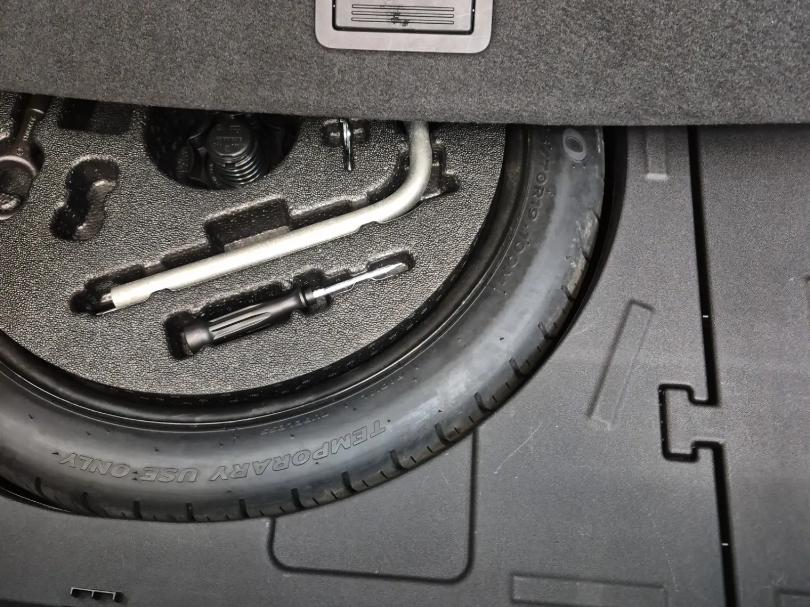 Spare Tire & Wheel Photo