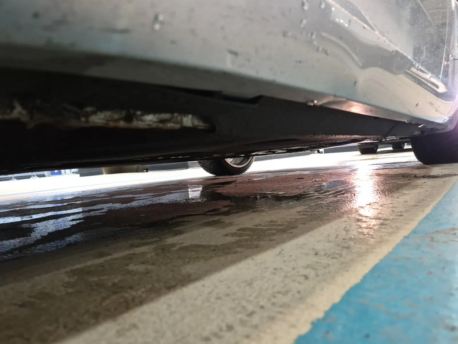Undercarriage - Driver Photo