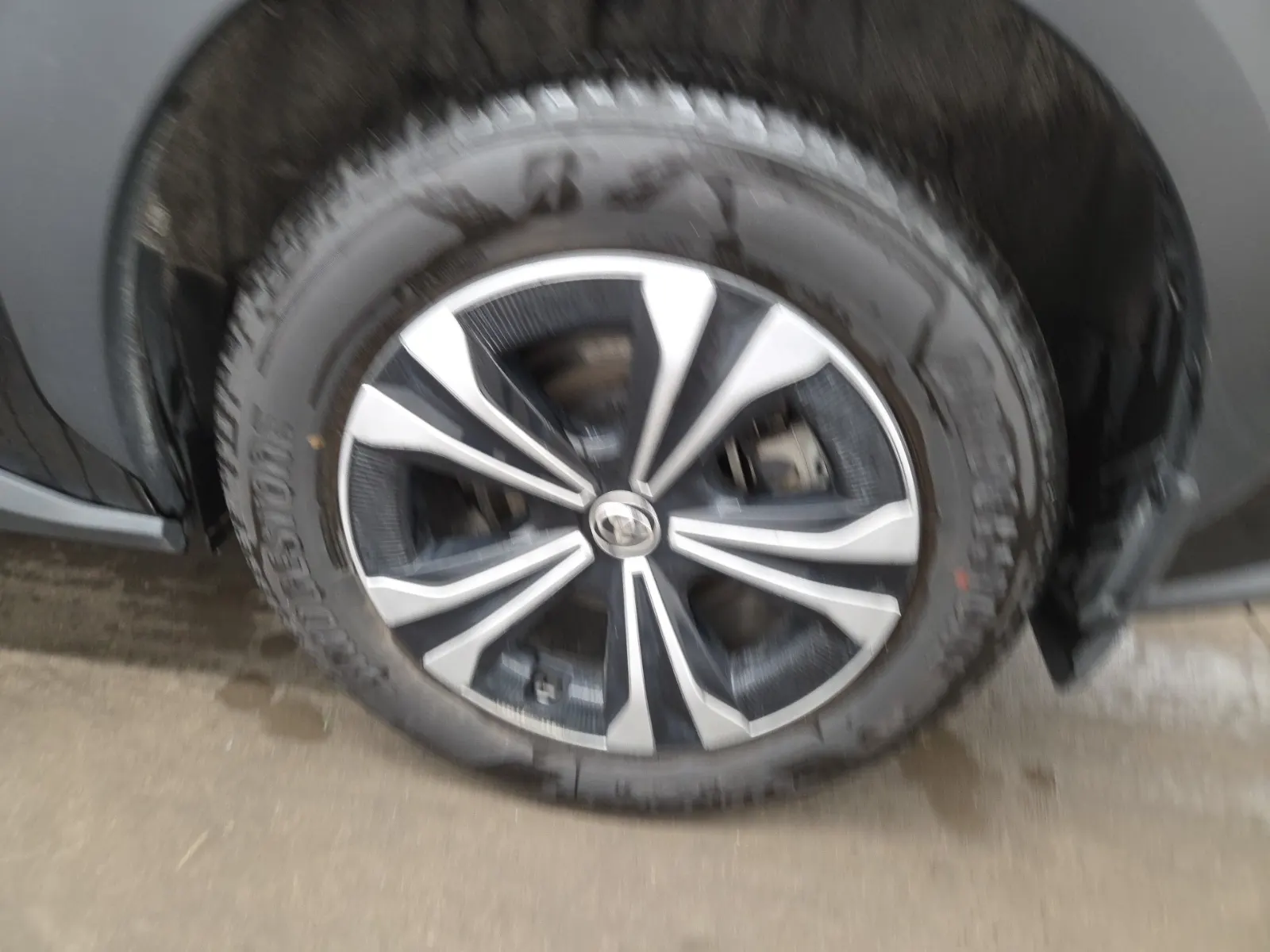 Left Rear Wheel/Tire Photo