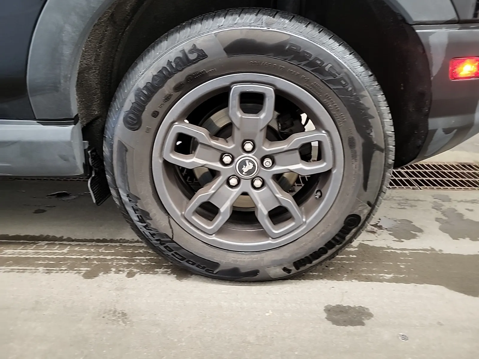 Left Rear Wheel/Tire Photo